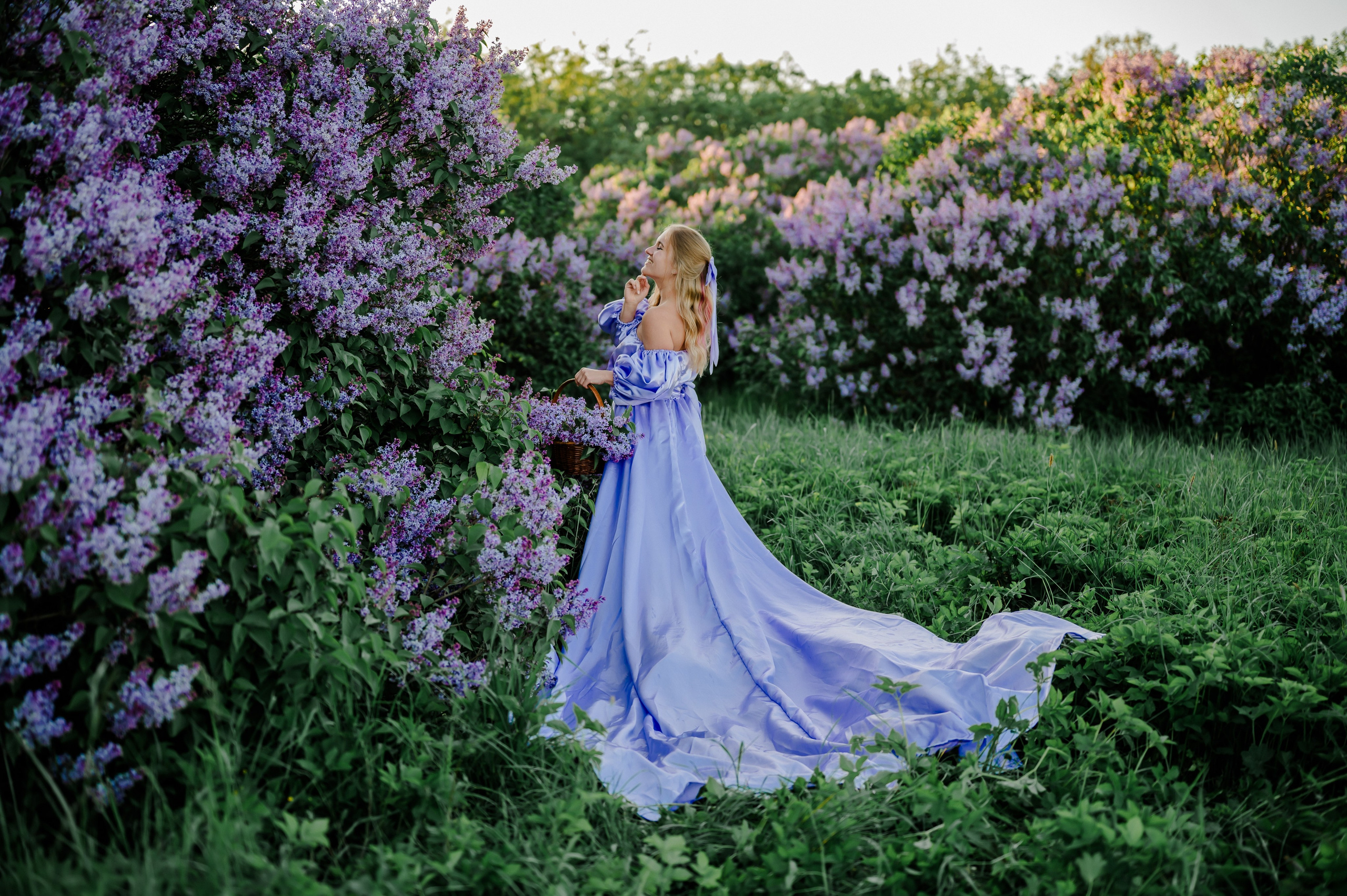 Юлия и сирень. Свадебный и семейный фотограф Евгения Кононова