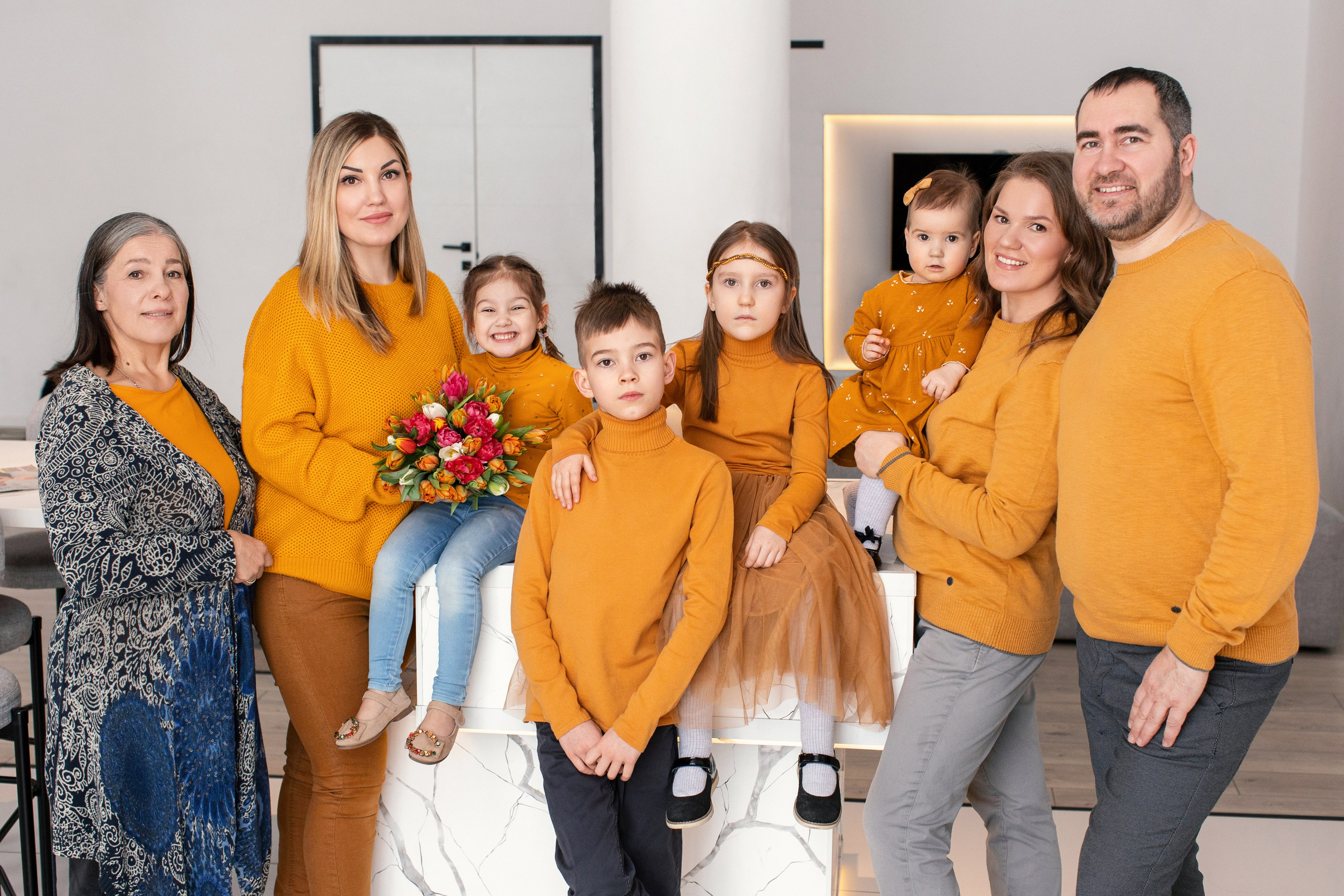 Семейная в интерьерной студии. Фотограф новорожденных, семейный фотограф в Санкт-Петербурге