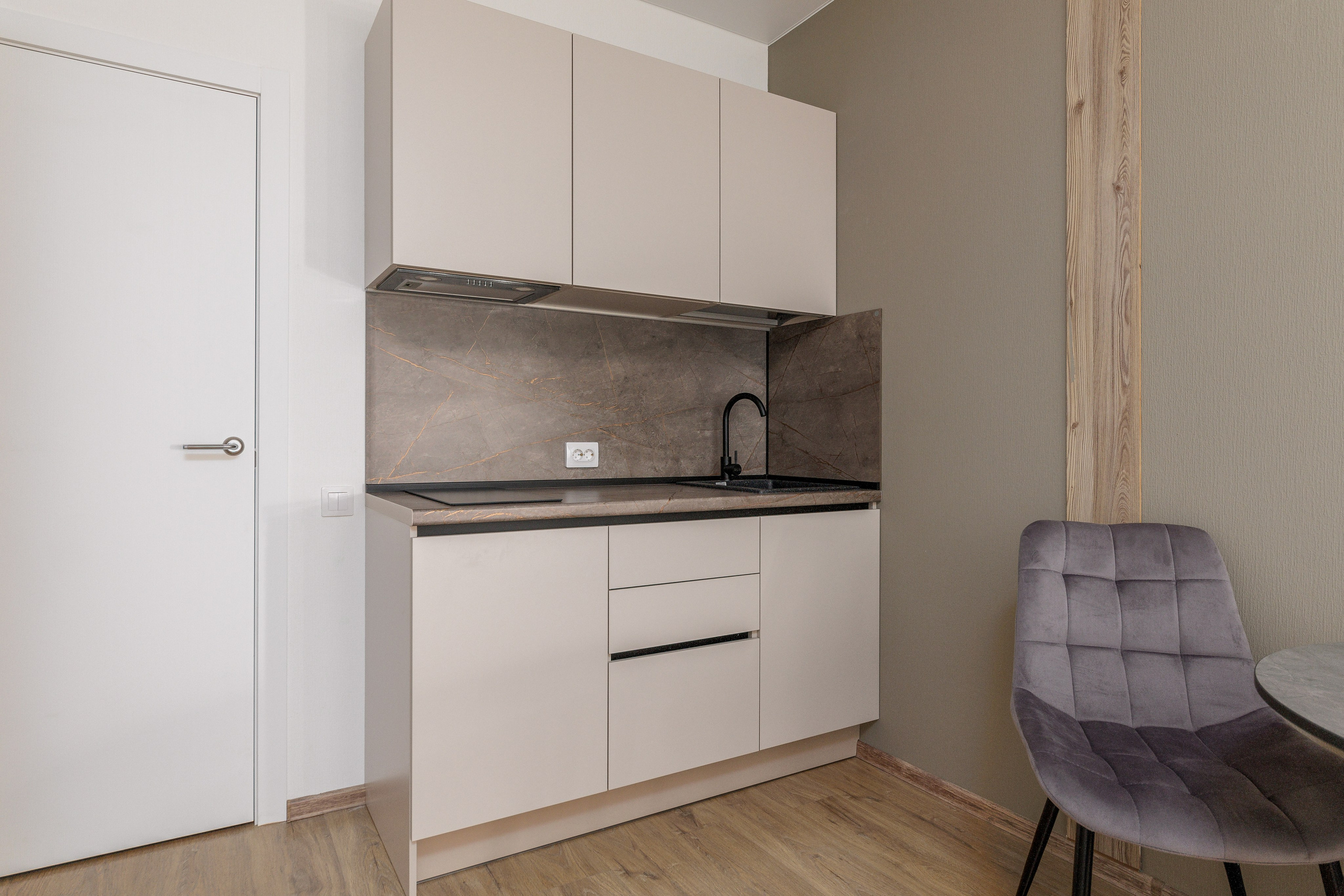 Студия, Варфоломеевская ул