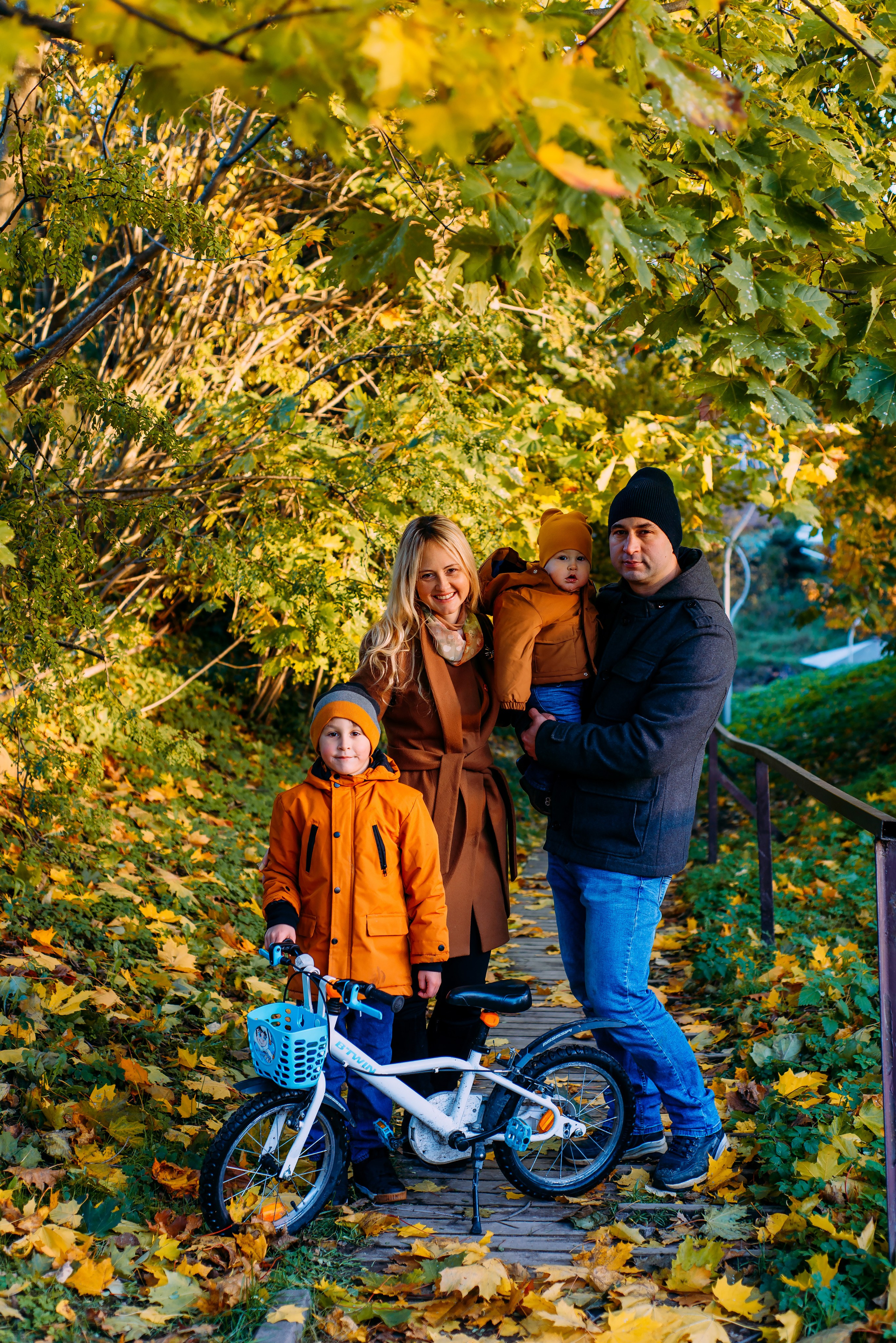 Ольга с семьей. Осенняя серия. Детский и семейный фотограф Эльмира Веселова