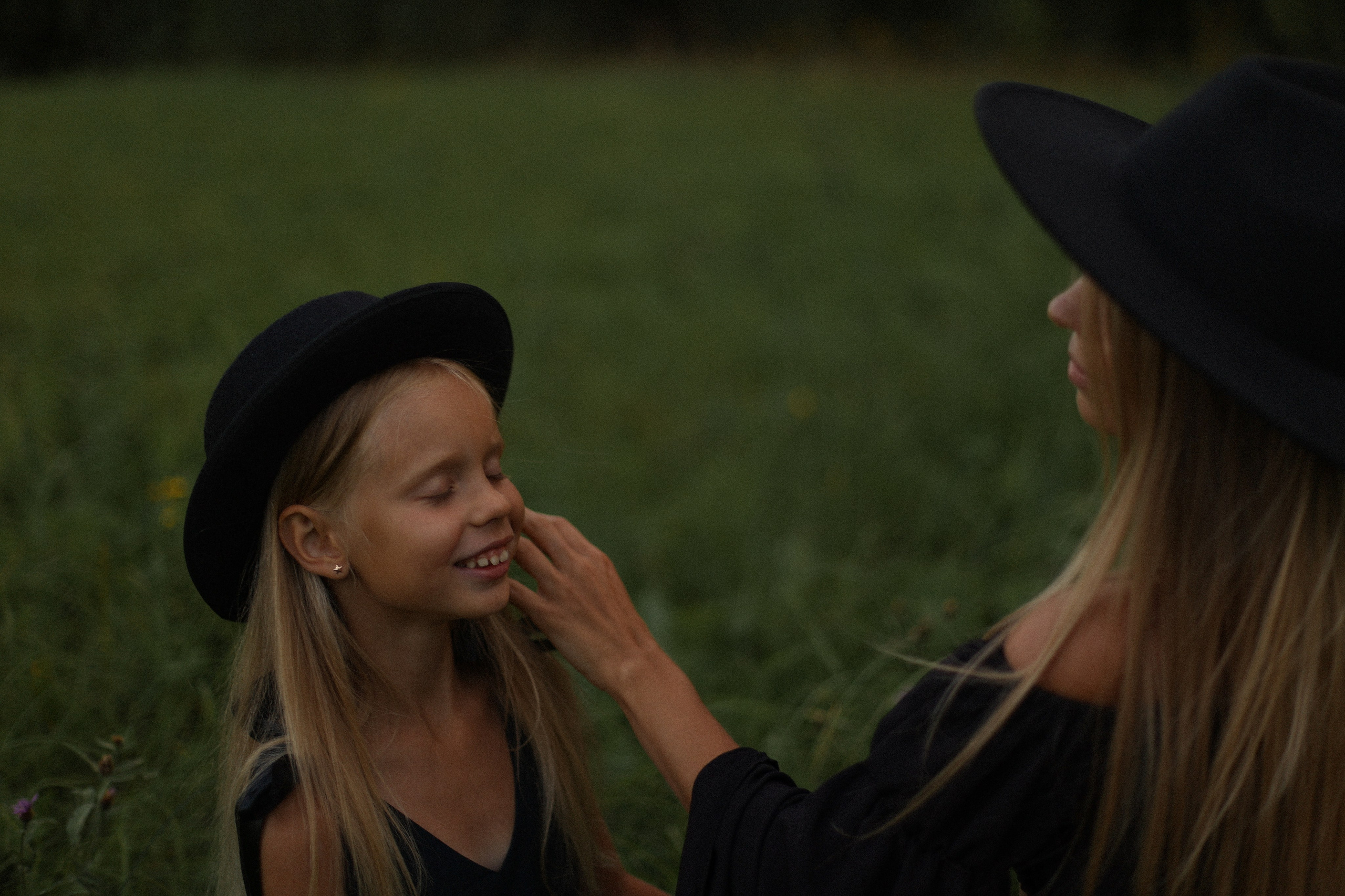 Не отпускай мою руку. Фотограф — Ольга Косолюкина