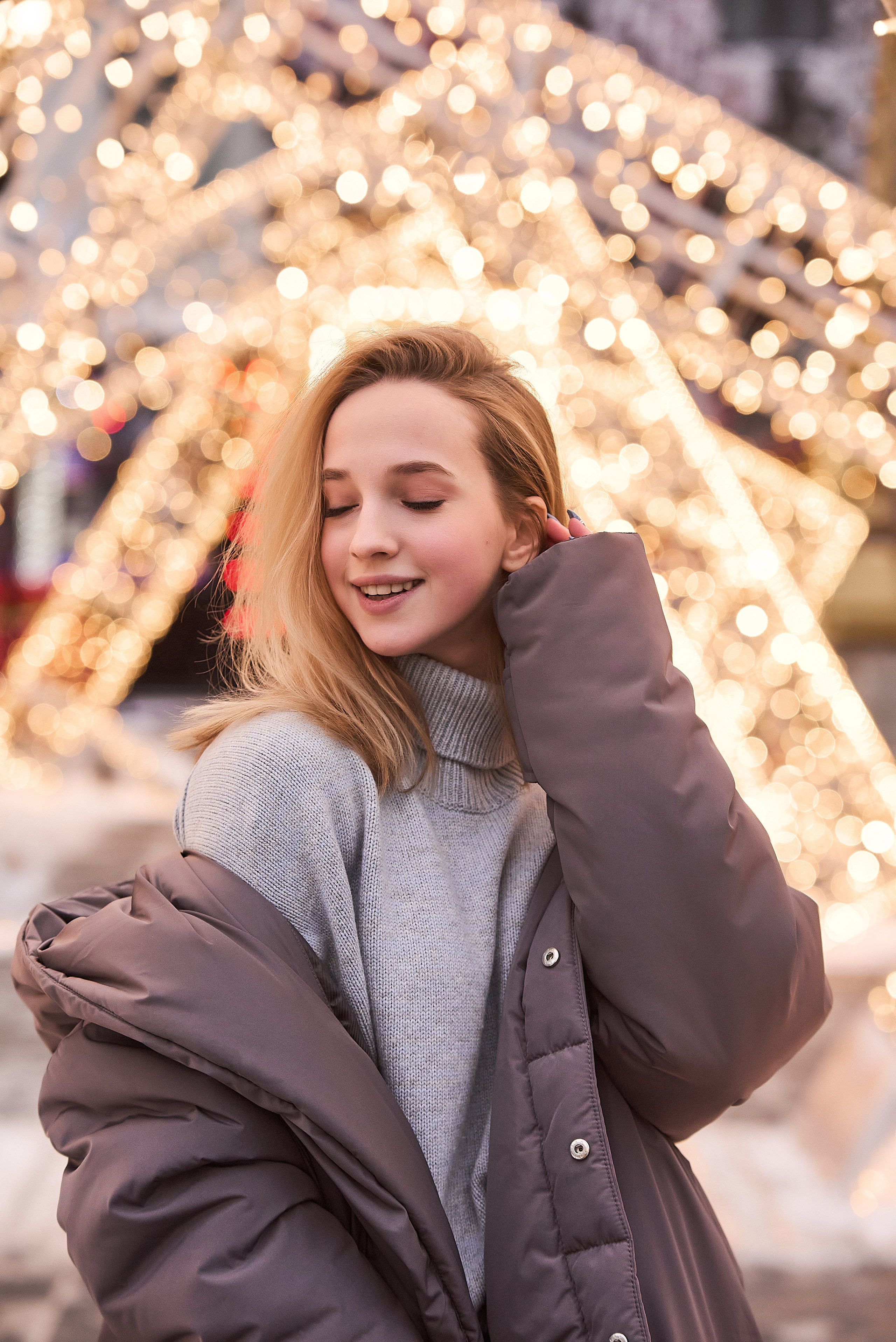 Портретная фотография молодой девушки на улице. Нижний Новгород. 