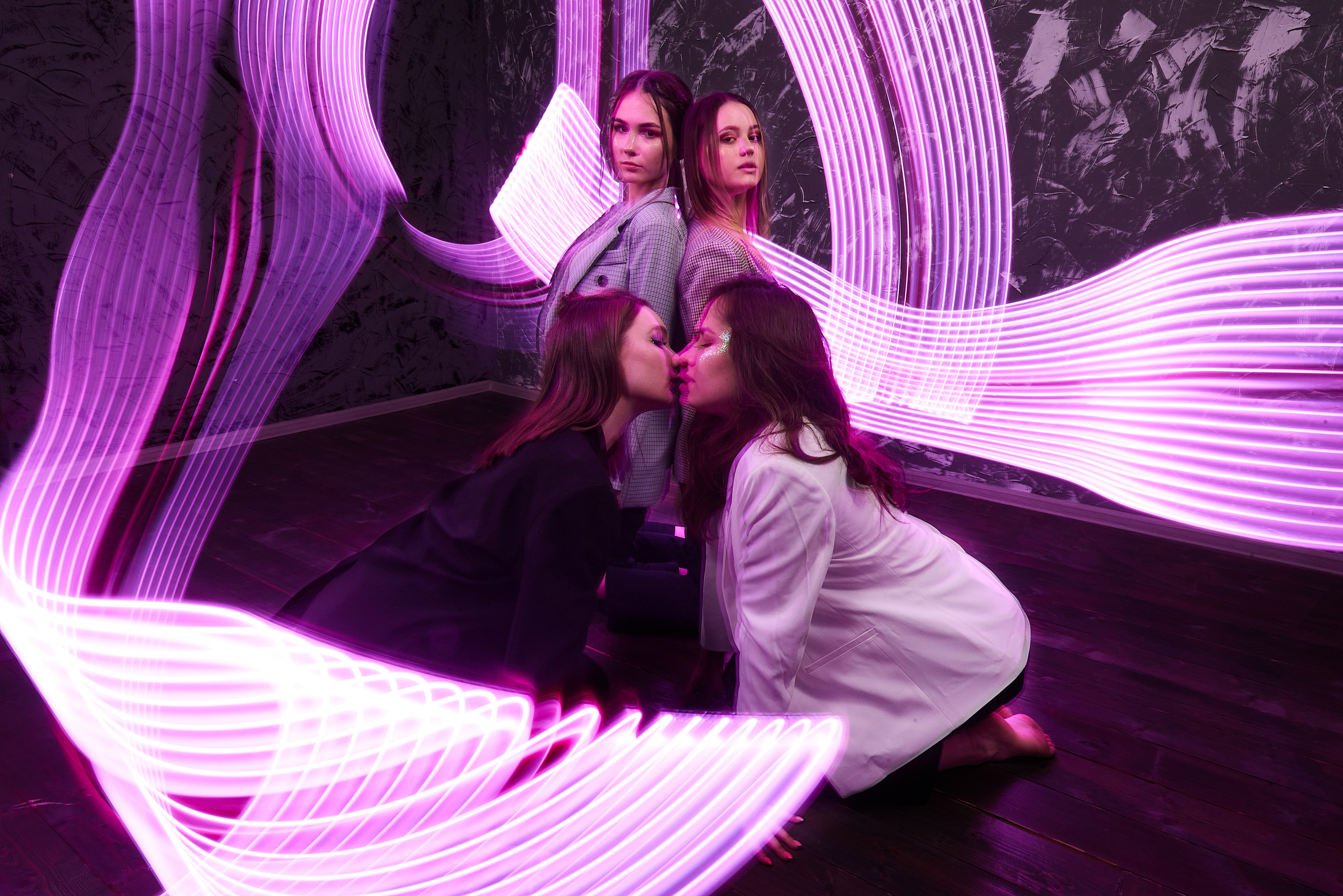 Портретная фотография для коллектива танца в фотостудии в технике frezeelight. Нижний Новгород. 