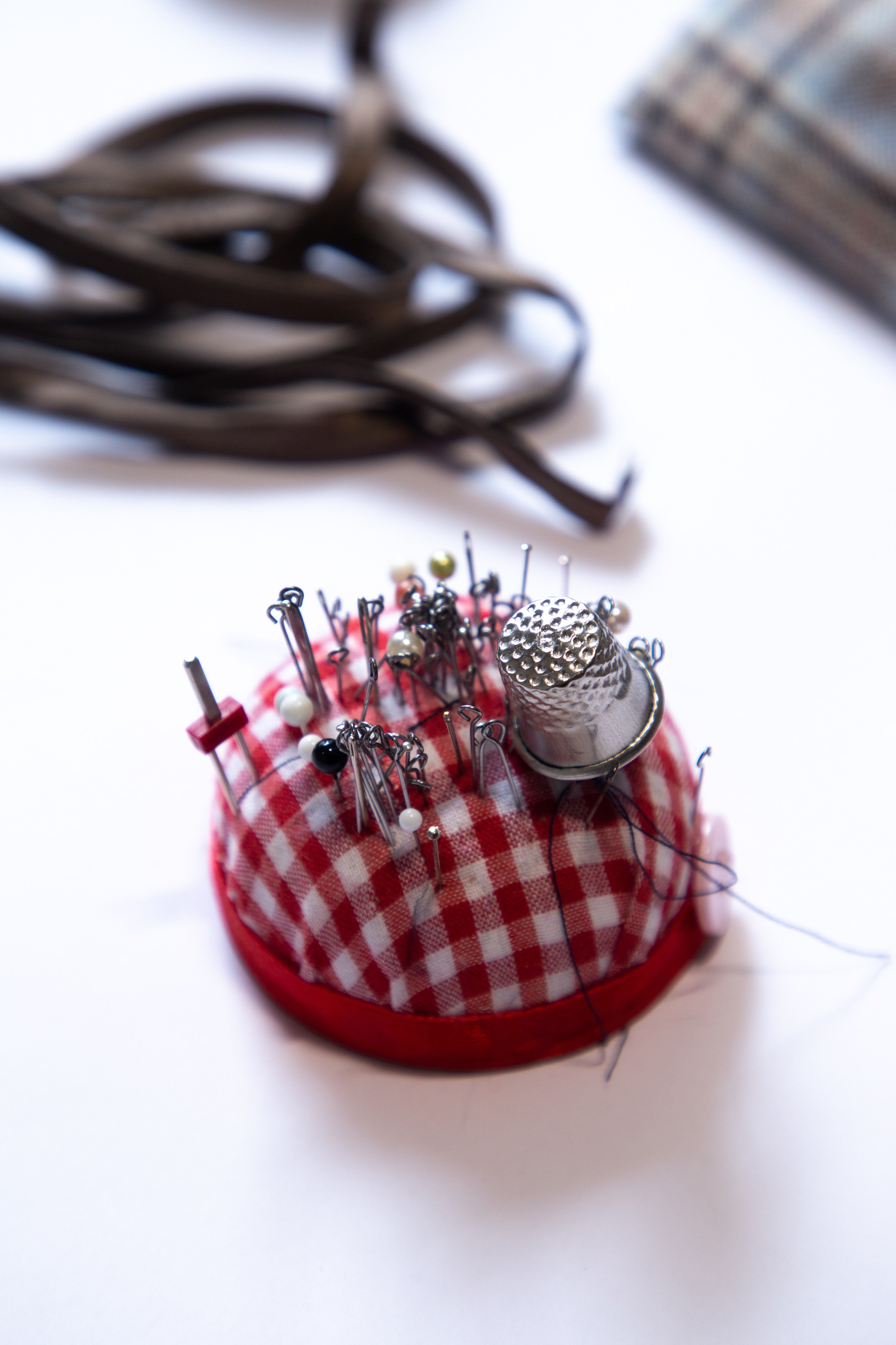 Предметная съемка с Олесей, швейный рабочий процесс. Ирина Чернова — портретный фотограф и маркетолог из Владивостока