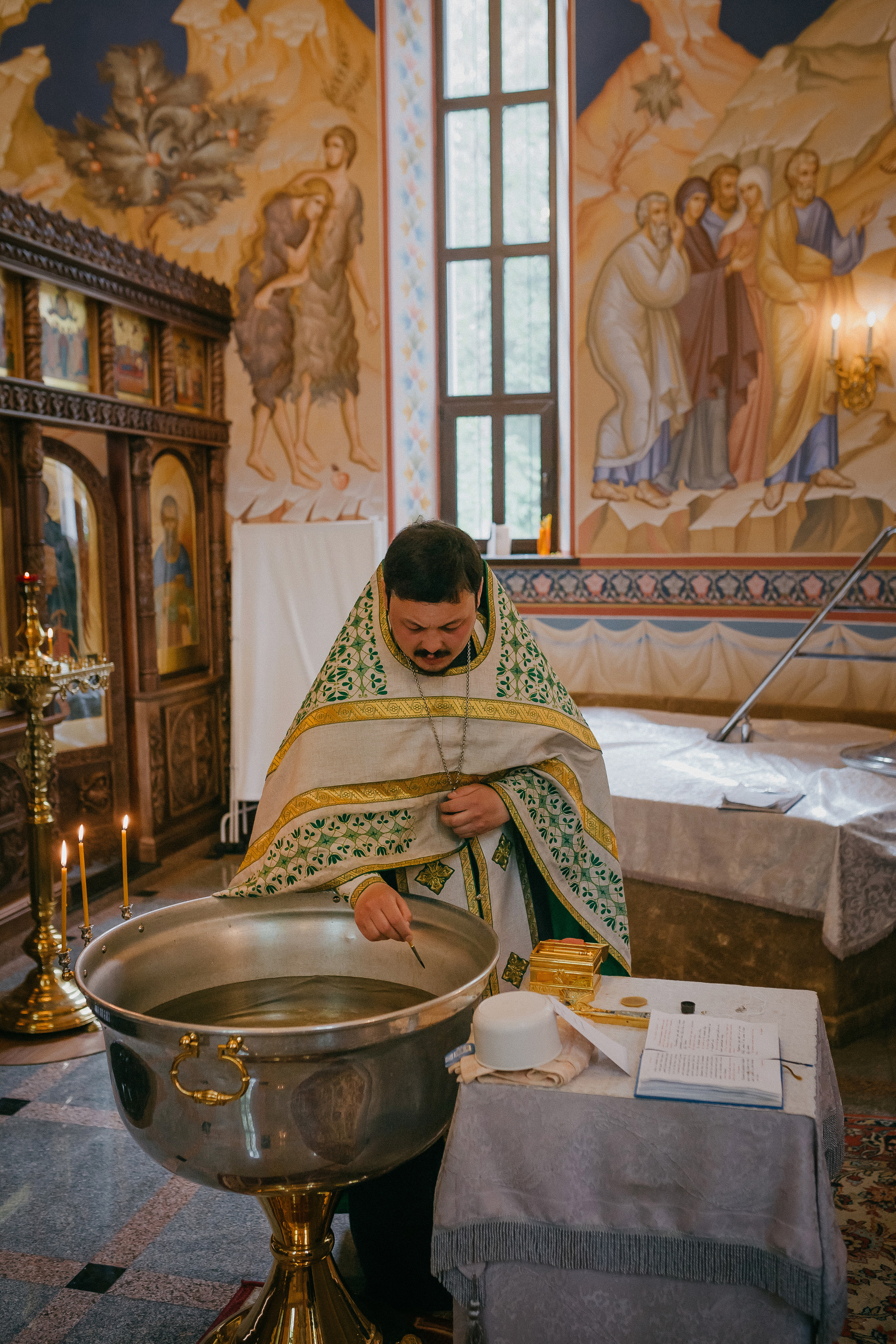 Крещение Кирилла. Храм Георгия Победоносца. Семейный фотограф в Сургуте