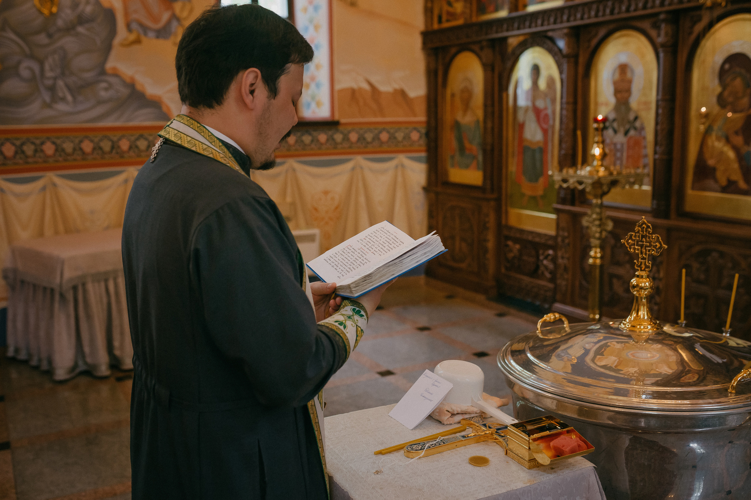 Крещение Кирилла. Храм Георгия Победоносца. Семейный фотограф в Сургуте