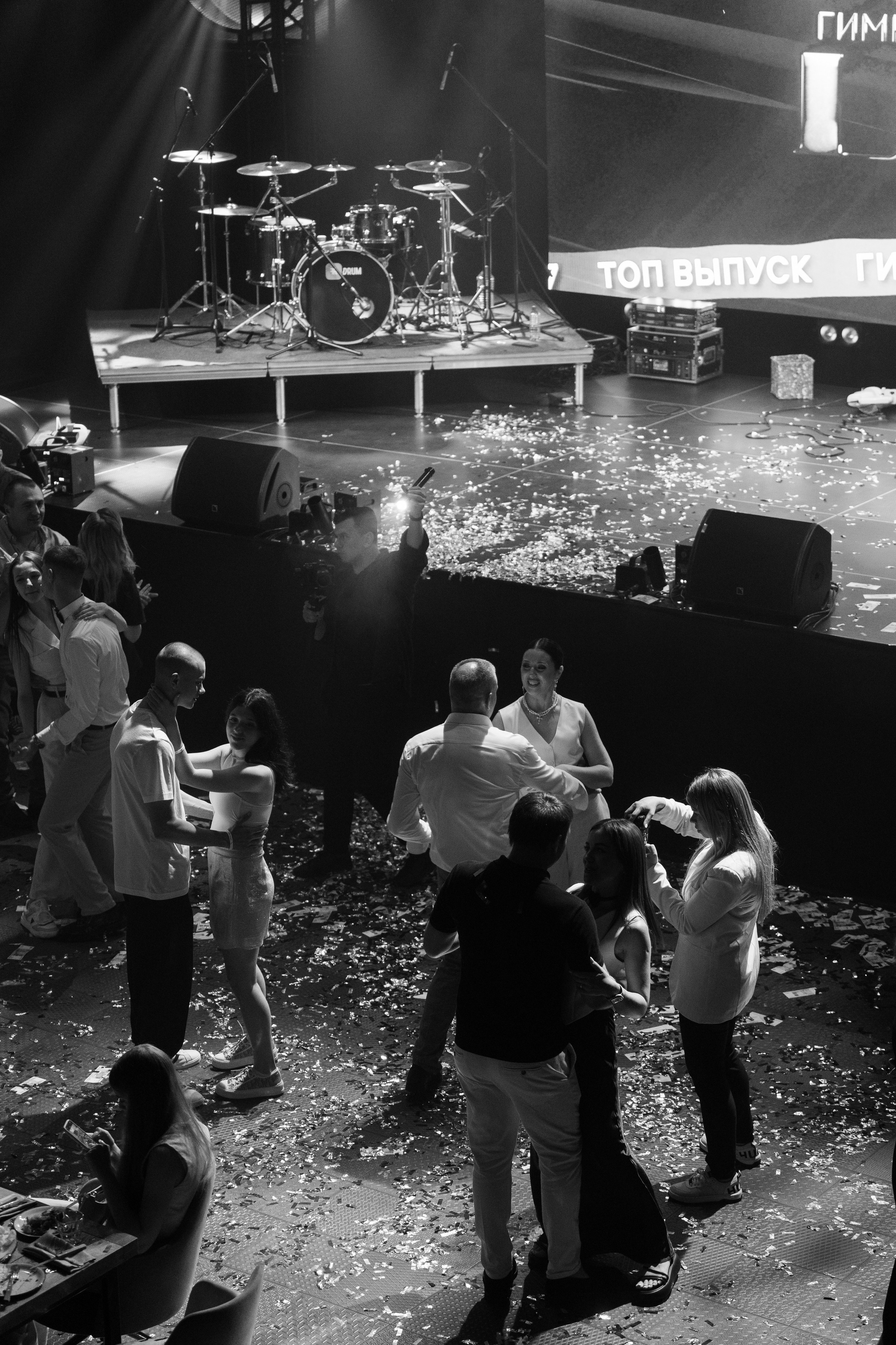 Выпускной Гимназия 7. Свадебный и репортажный фотограф Элина Козырьянова