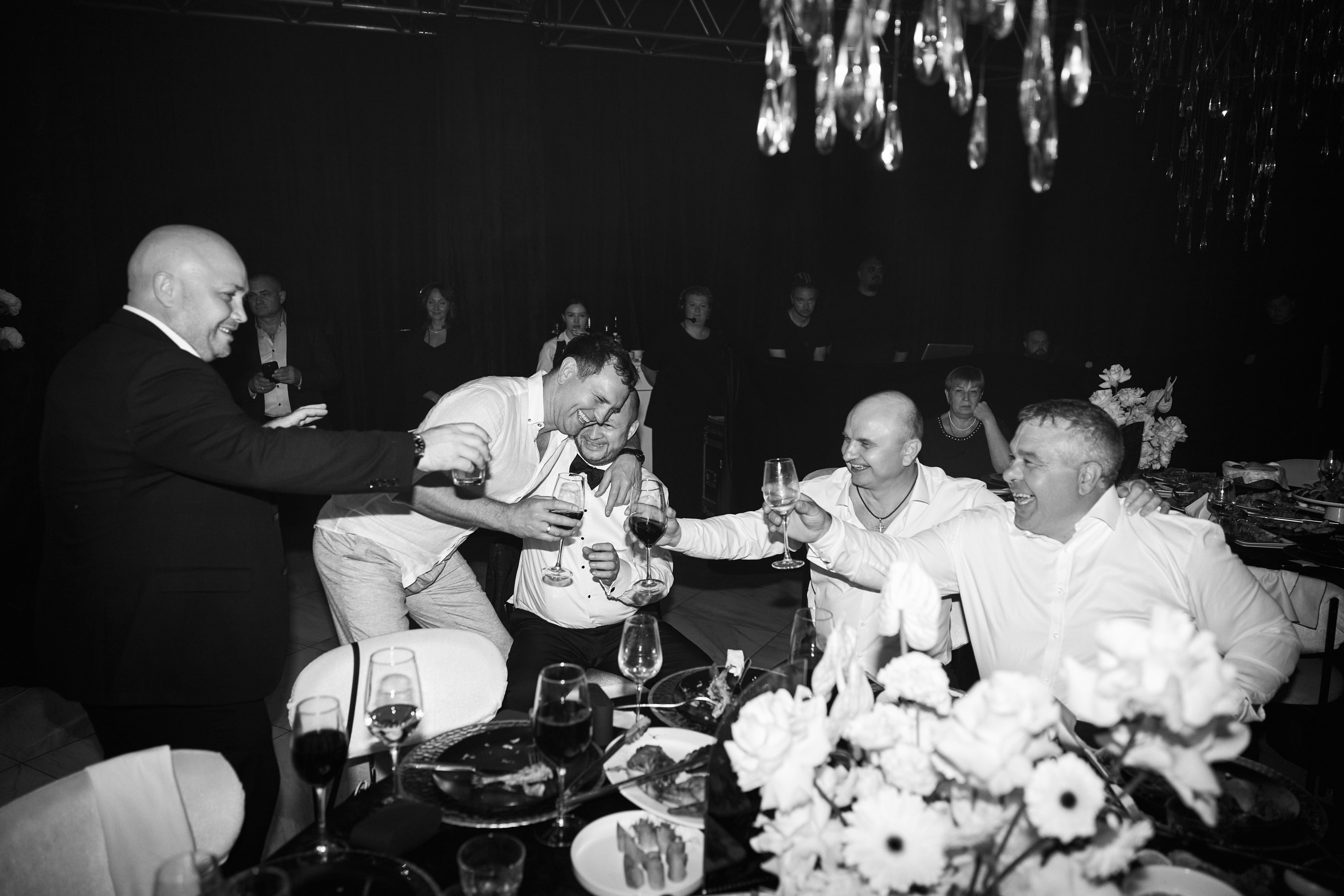 Свадьба с искусственным интеллектом в Усадьбе фамилии от ТВИНС СТУДИО лучших фотографов Краснодара. ТВИНС СТУДИО — лучшие свадебные фотографы и видеографы в Краснодаре