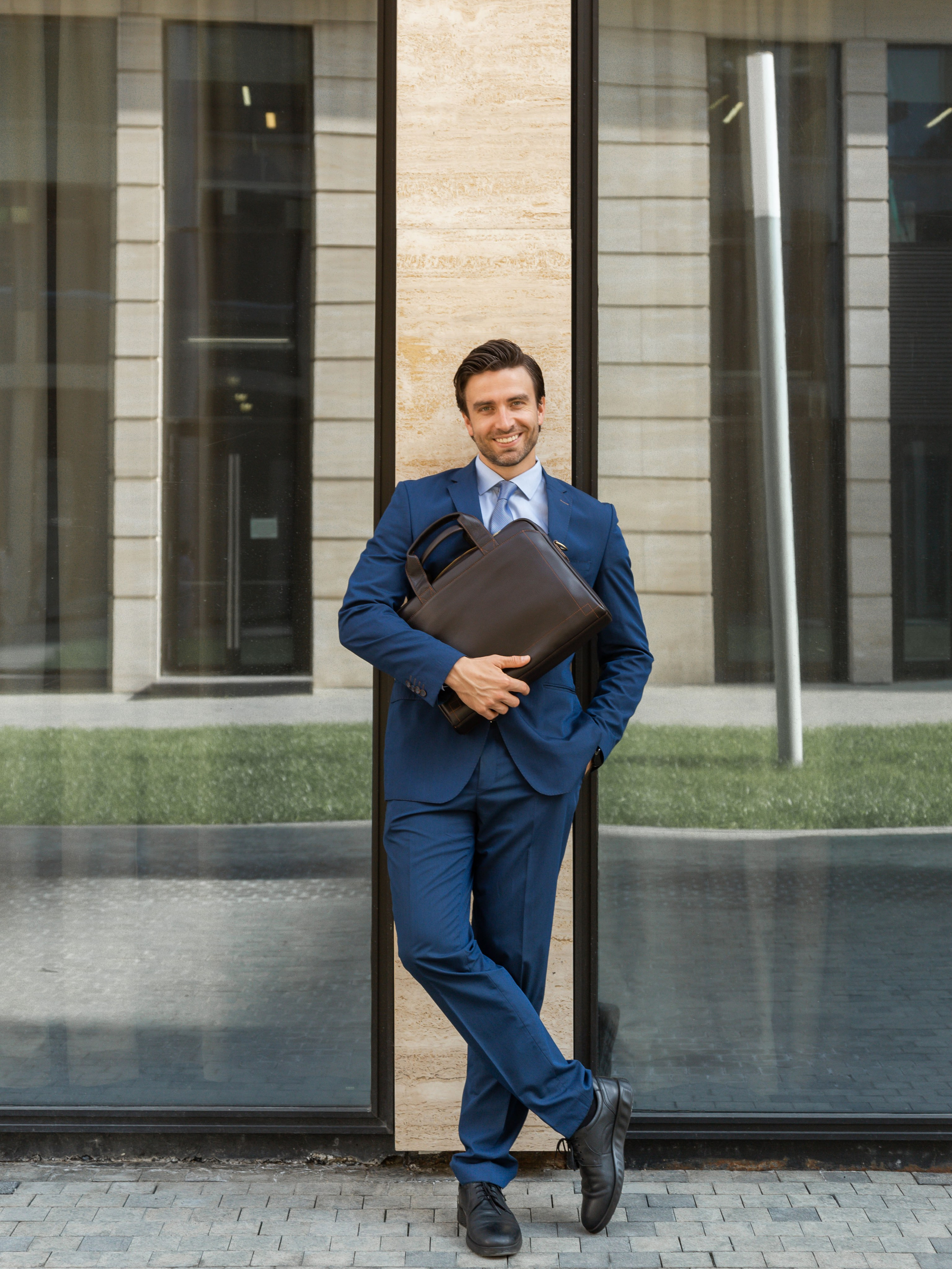 Коммерческая фотосессия мужских сумок для маркетплейсов и социальных сетей. Fashion фотограф в Санкт-Петербурге Савинова Ирина
