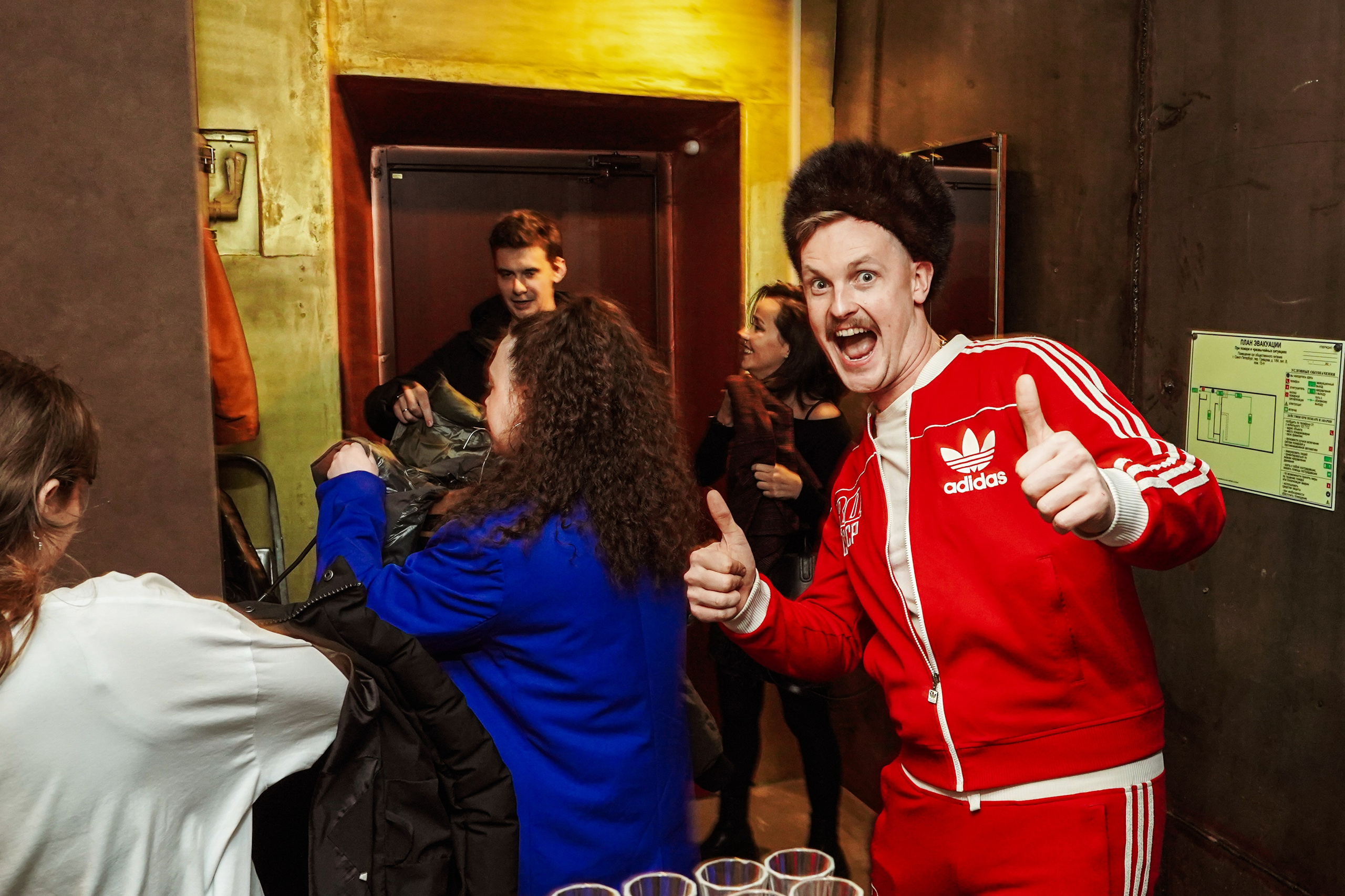 Бильярдная. ОЧЕНЬ ПЛОХОЙ ФОТОГРАФ