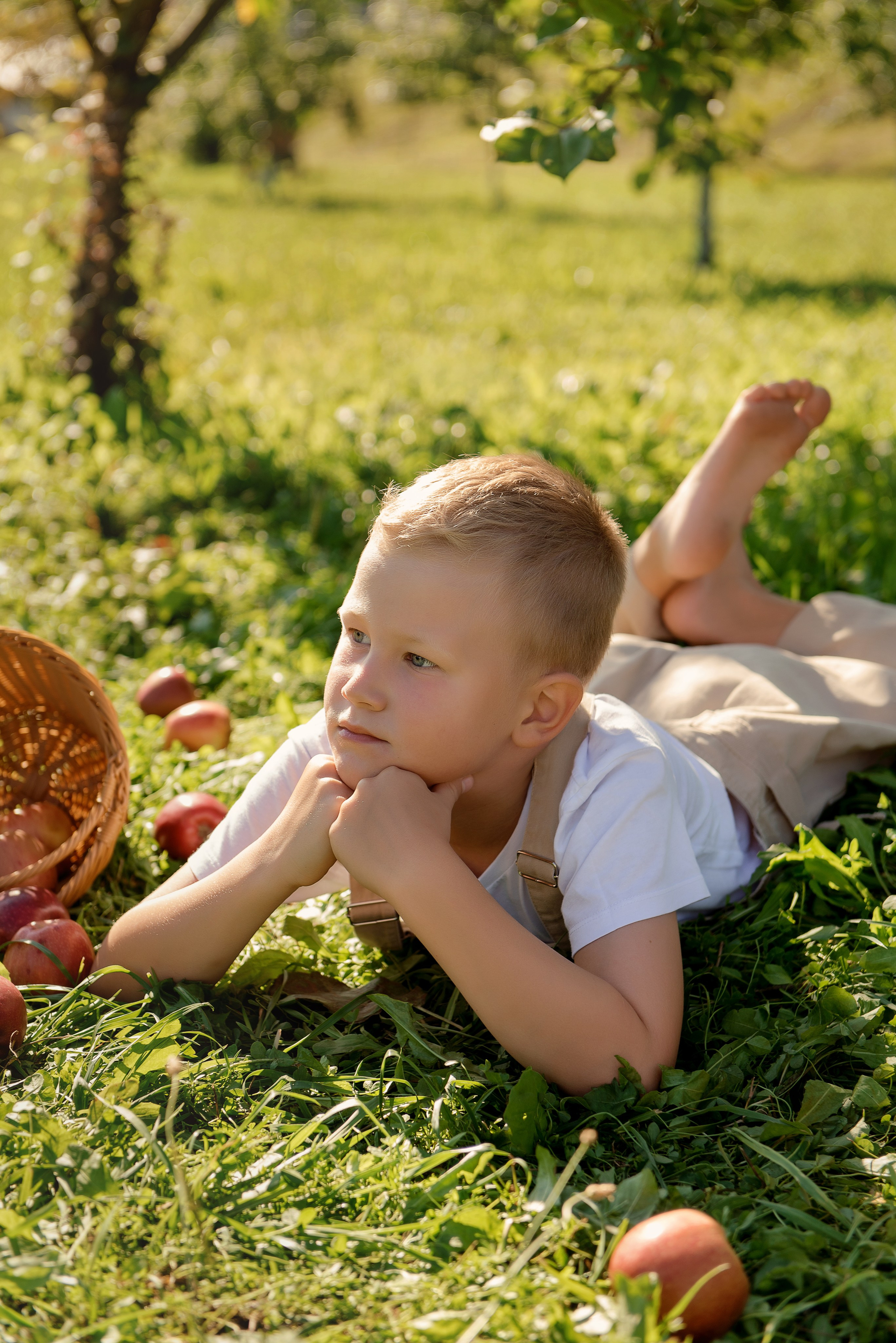 Яблоневый сад. Детский фотограф в Долгопрудном и Москве