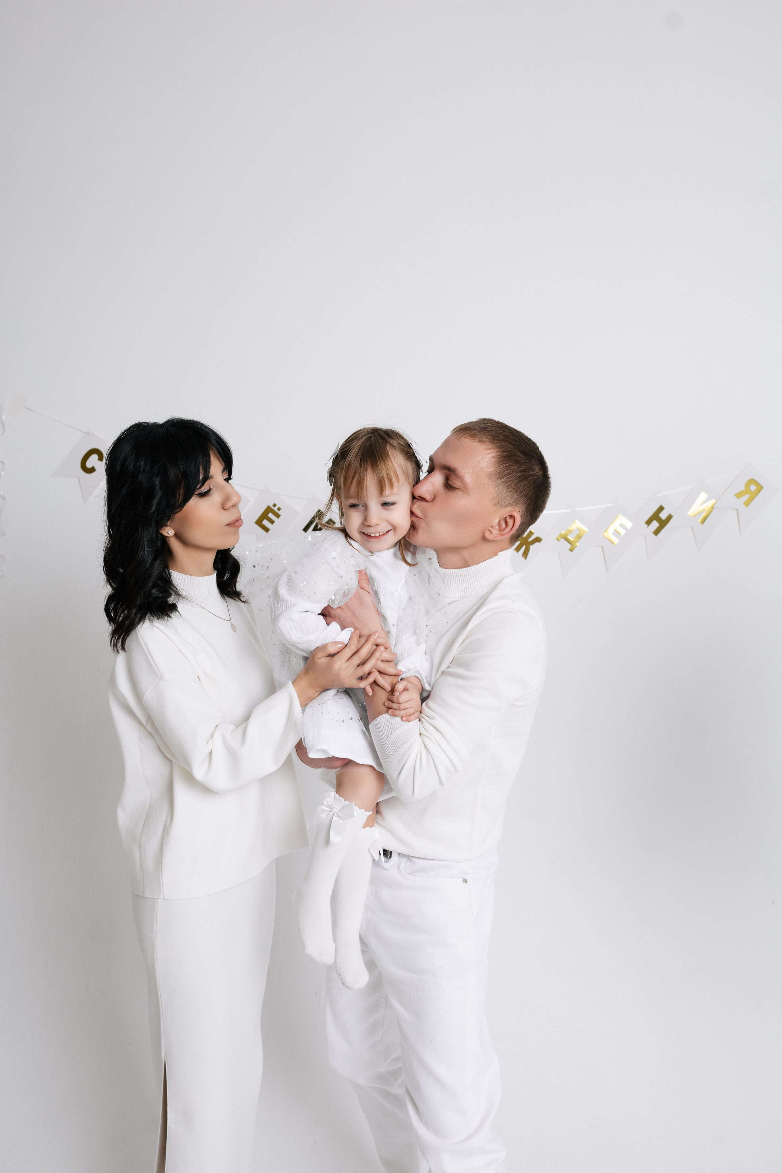 Маша, сколько тебе уже? Вот столько (3 года, показывая на пальцах)). Свадебный и женский фотограф в Санкт-Петербурге Муртеева Екатерина