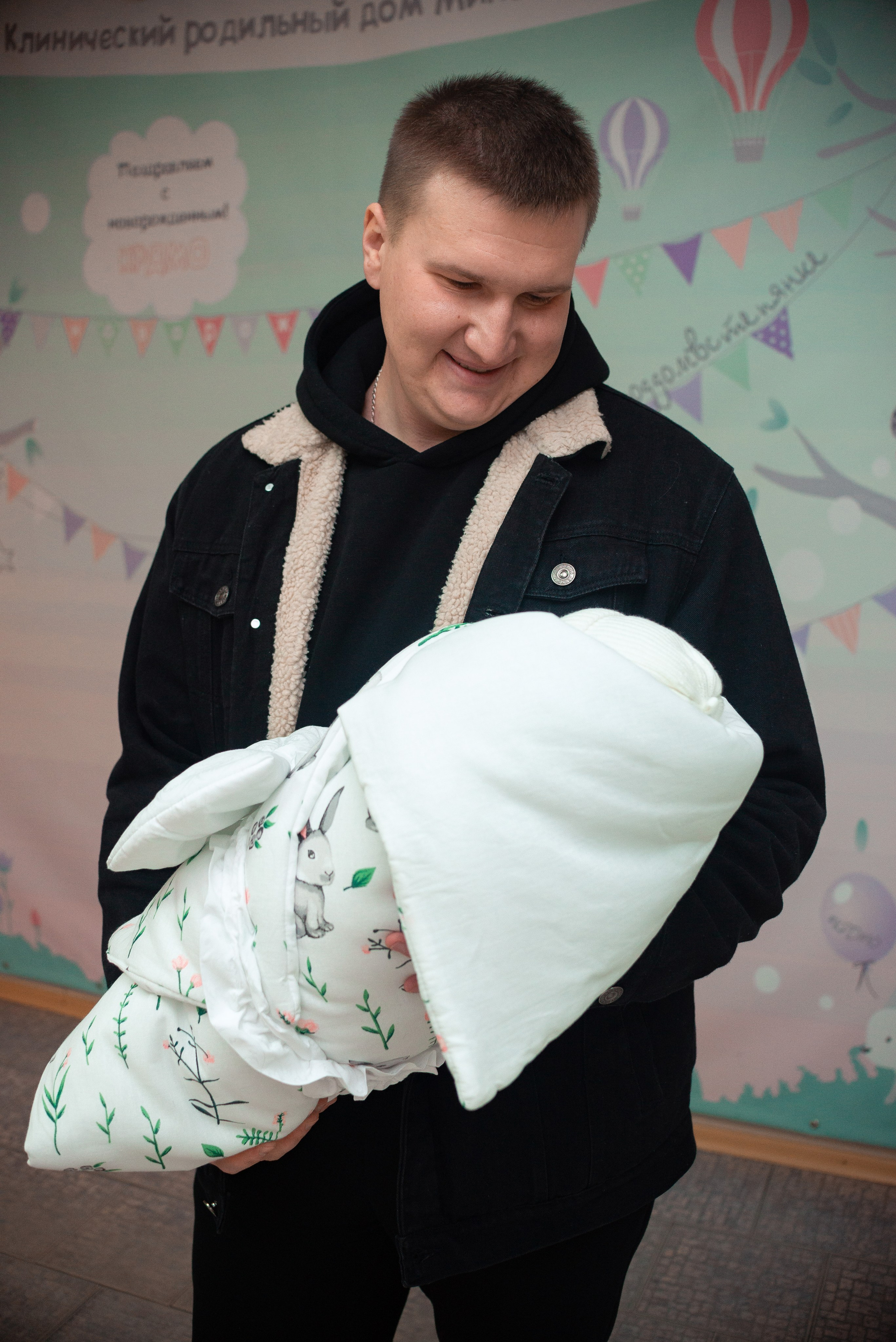 Выписка Егора Областной роддом. Семейный фотограф на выписку из роддома и крещение Минск Настя Гришук