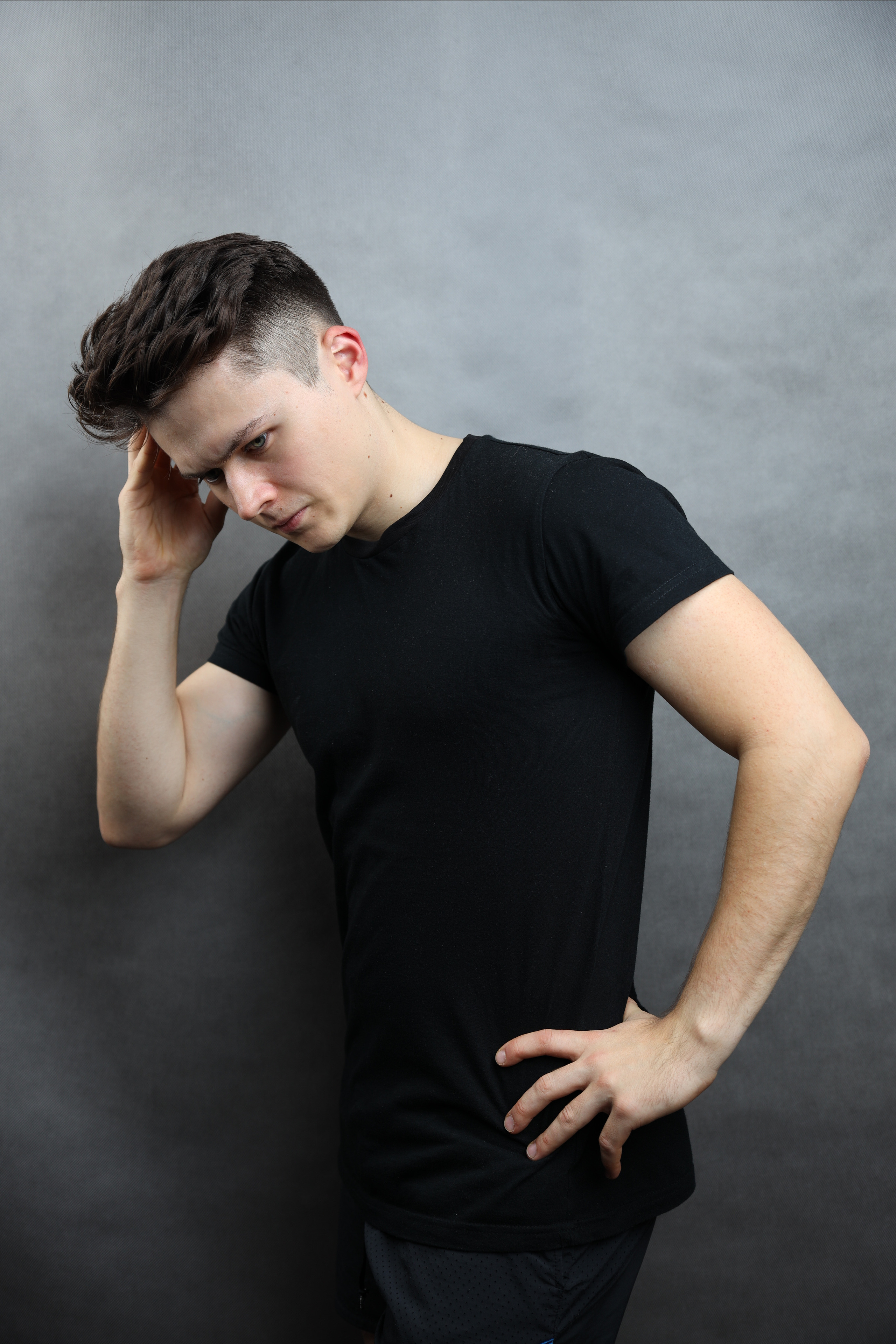 Стрижка и окрашивание. Парикмахер Художник модельер. Визажист — стилист