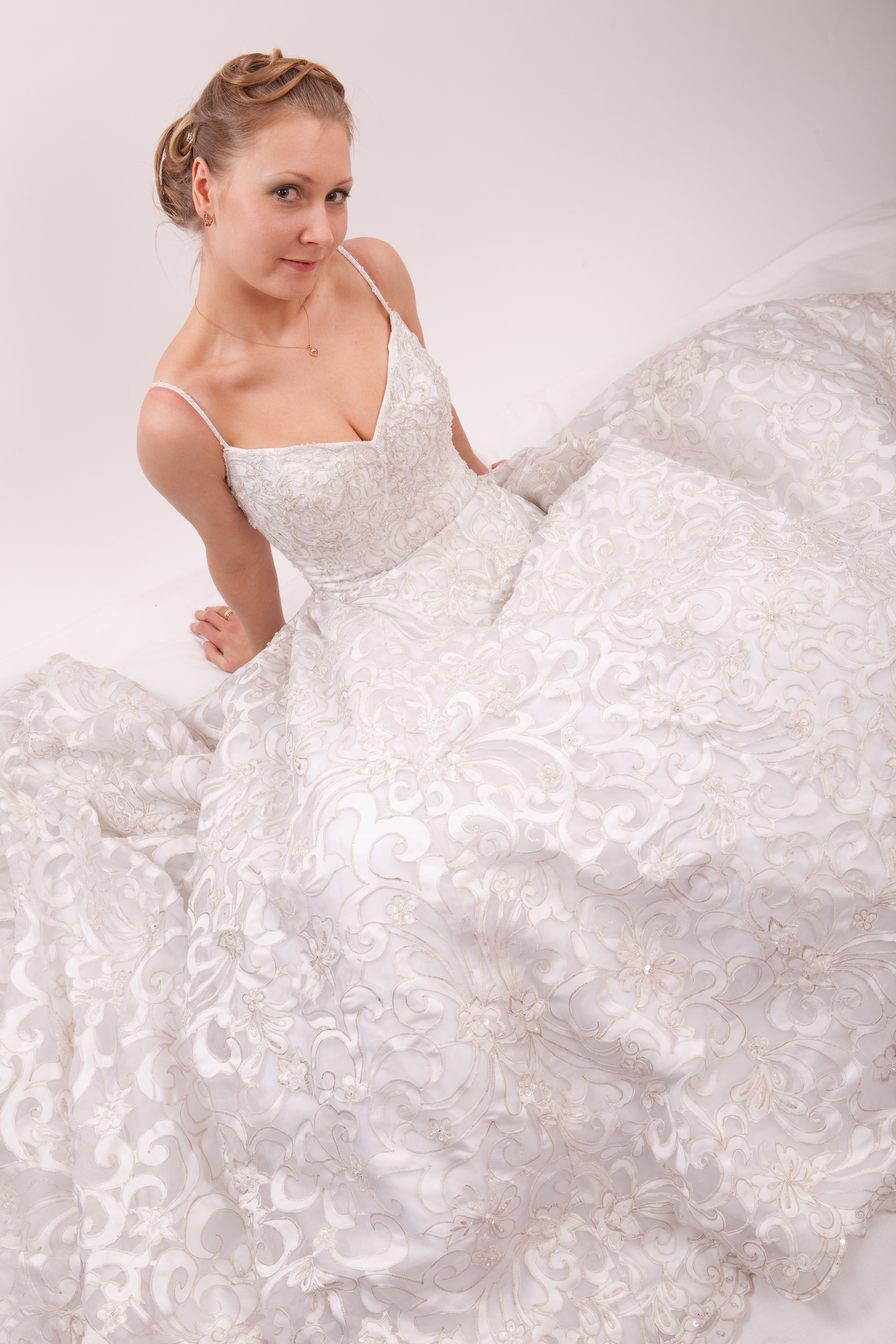 Свадебная прическа макияж. Парикмахер Художник модельер. Визажист — стилист