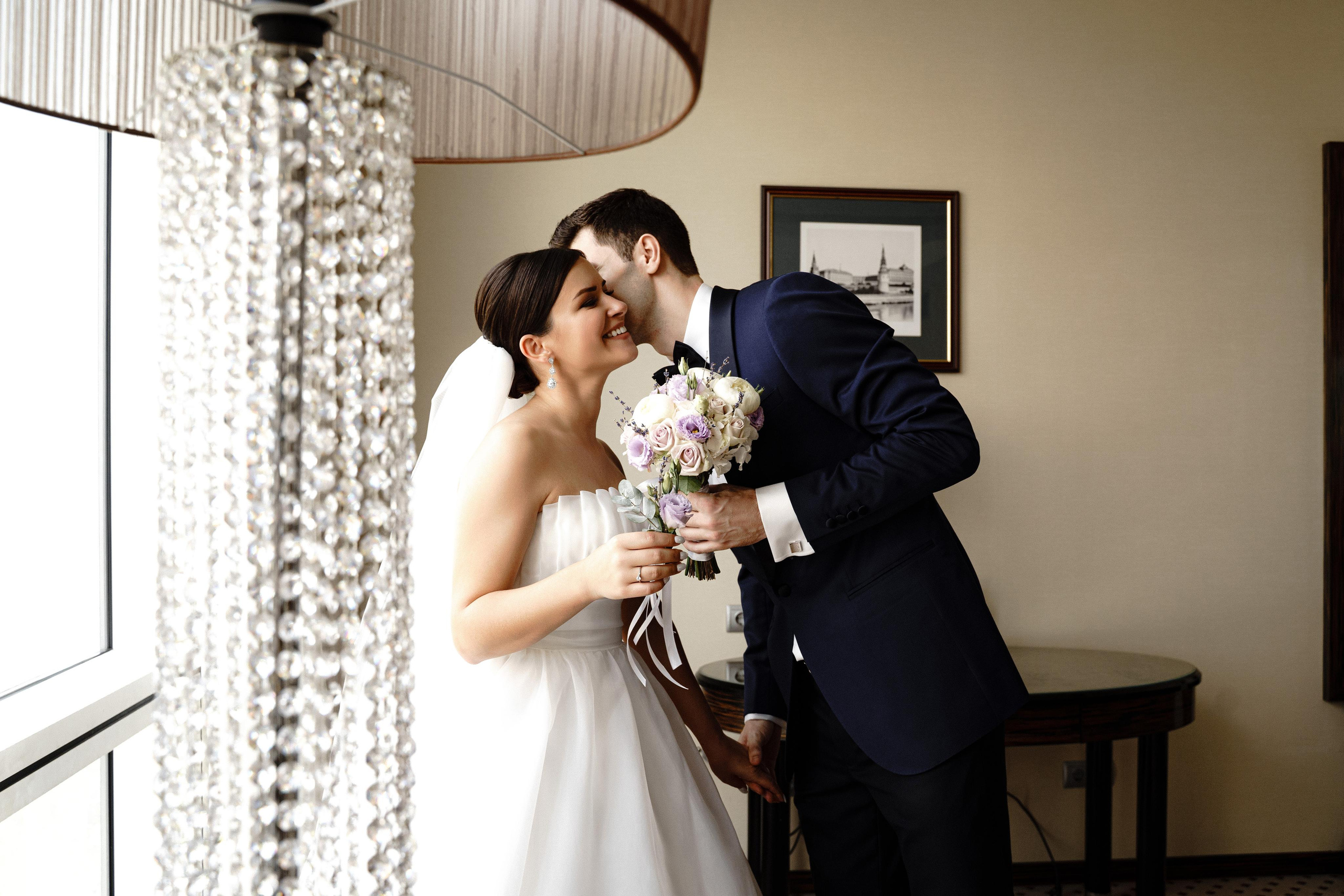 Свадебная фотосессия в отеле Crowne Plaza Moscow — World Trade Centre