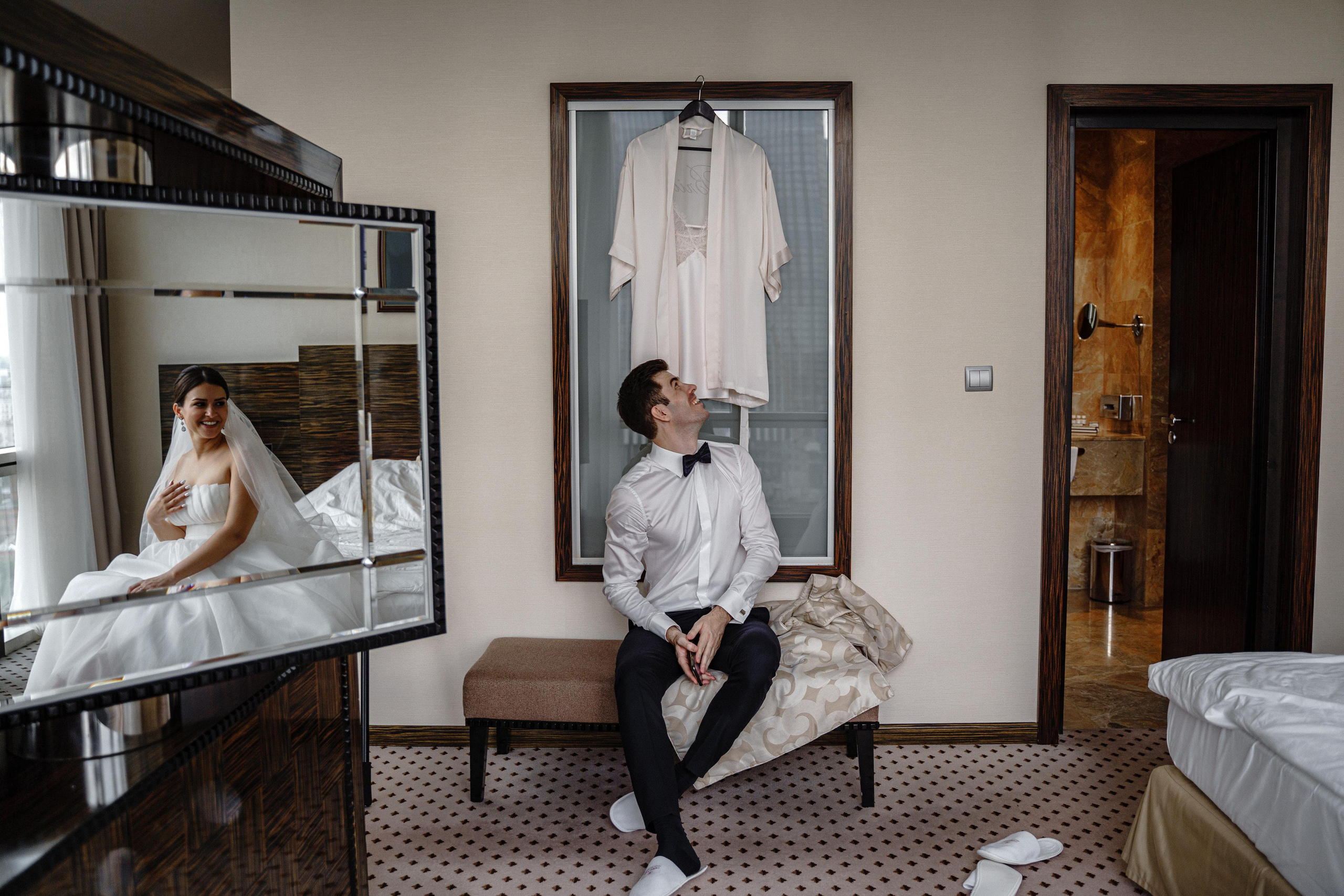 Свадебная фотосессия в отеле Crowne Plaza Moscow — World Trade Centre