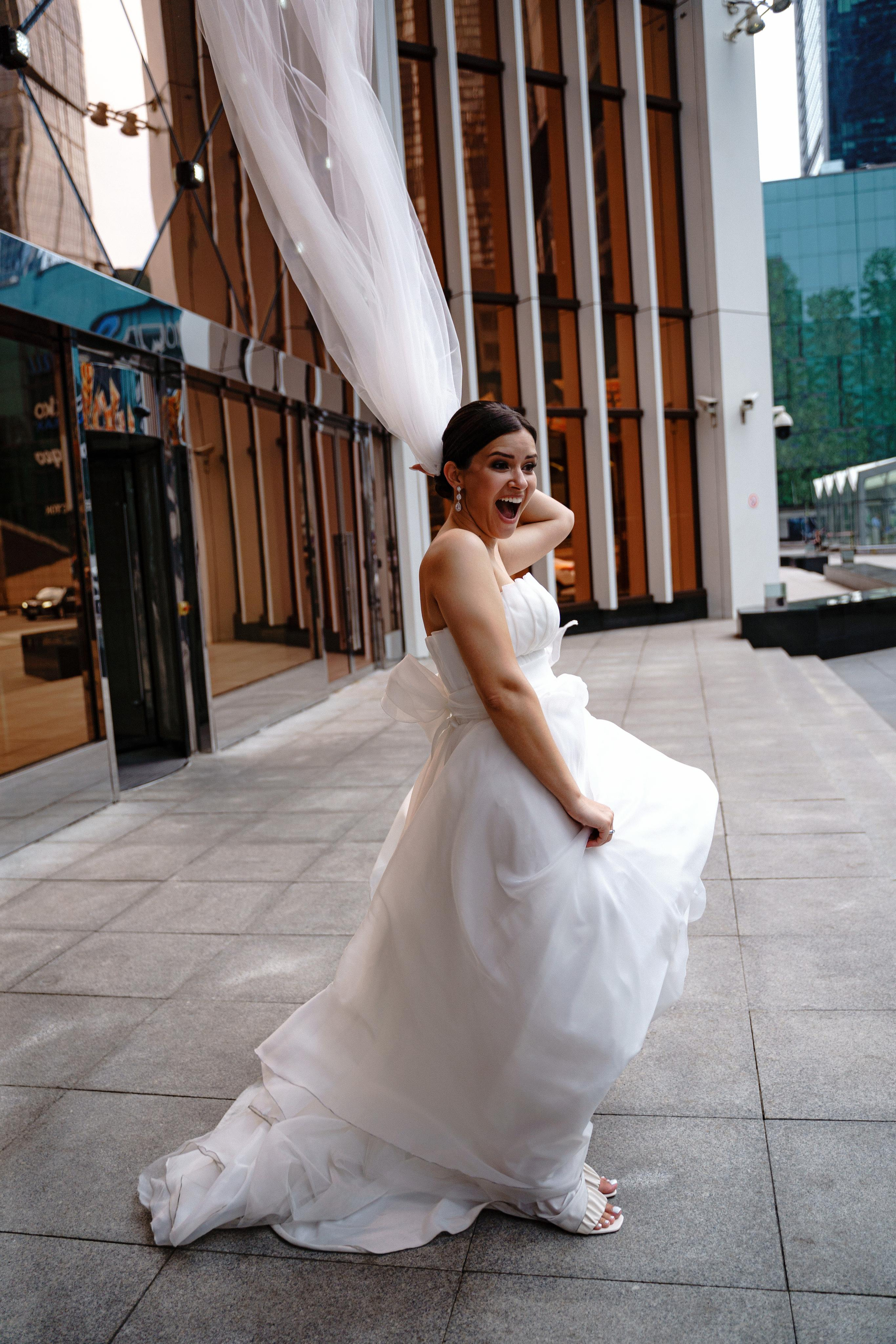 Свадебная фотосессия в отеле Crowne Plaza Moscow — World Trade Centre