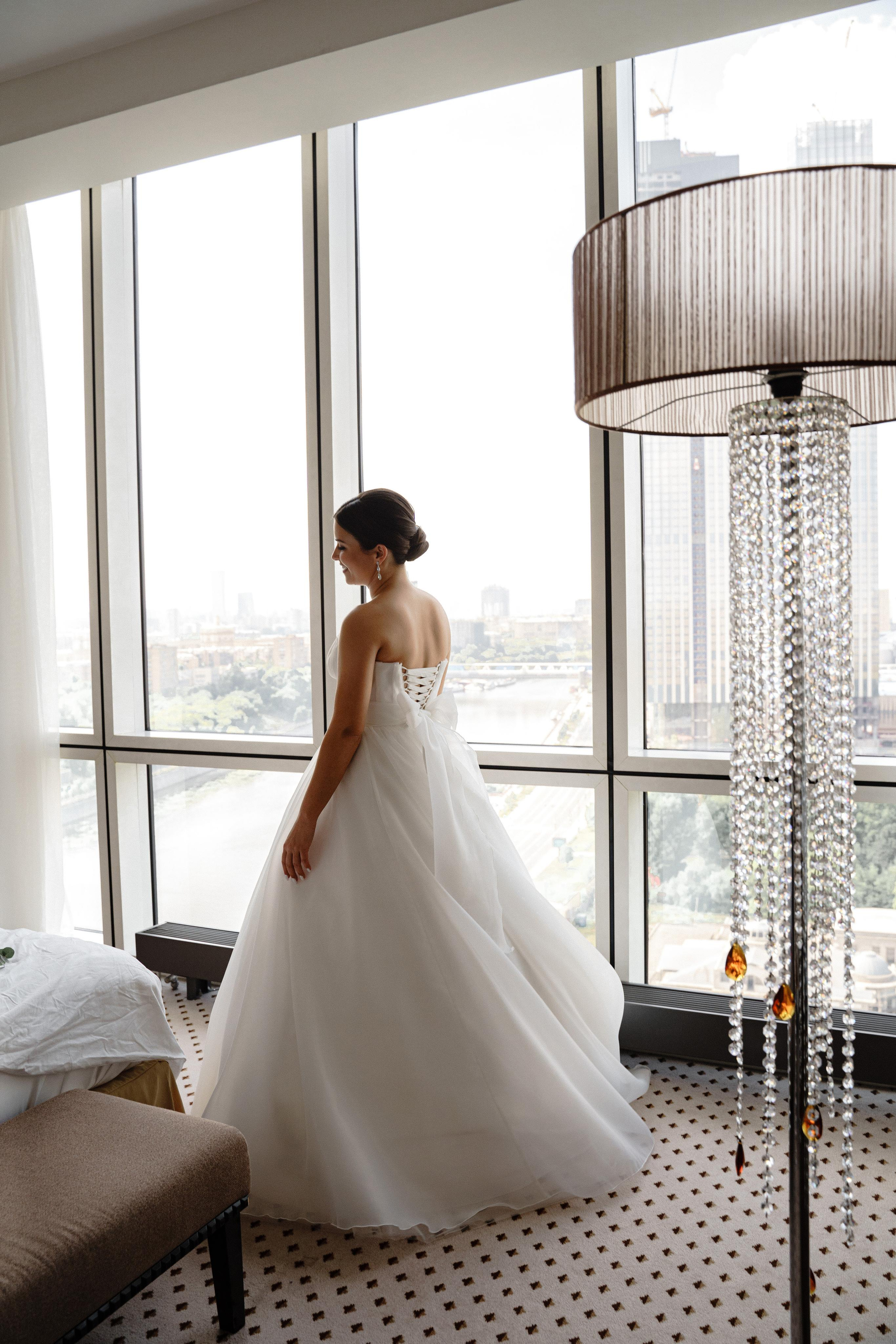 Свадебная фотосессия в отеле Crowne Plaza Moscow — World Trade Centre