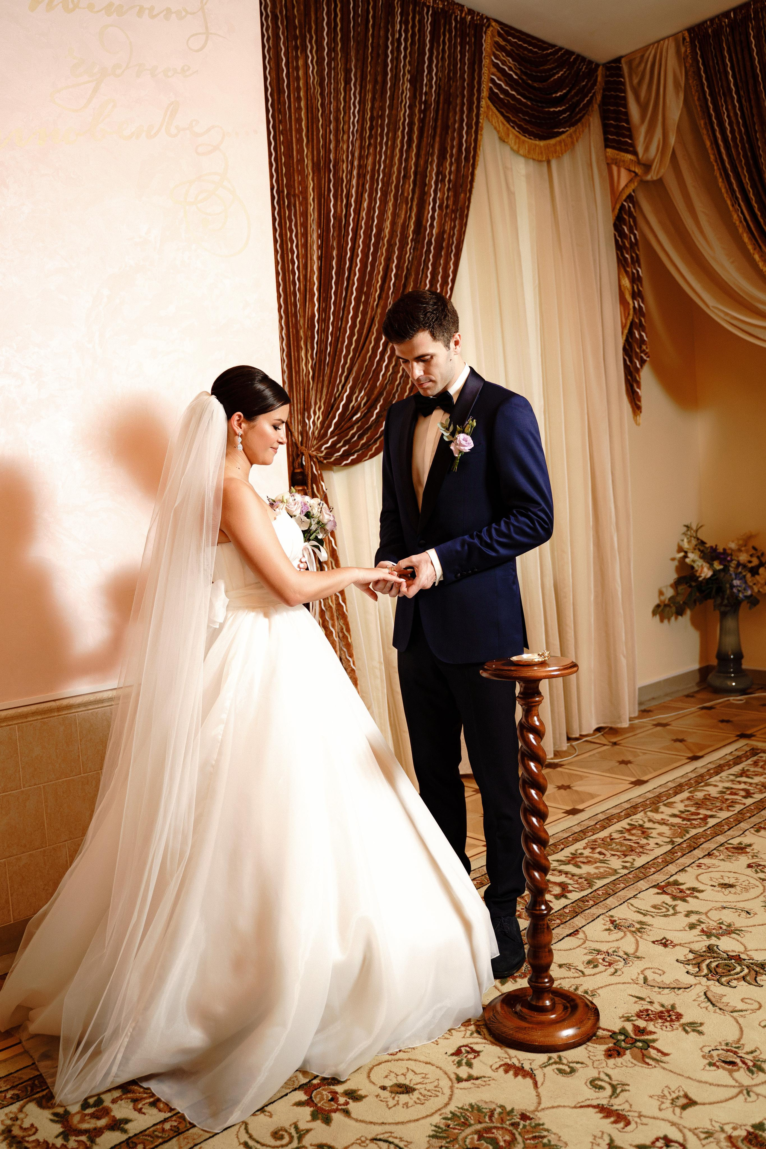 Свадебная фотосессия в отеле Crowne Plaza Moscow — World Trade Centre