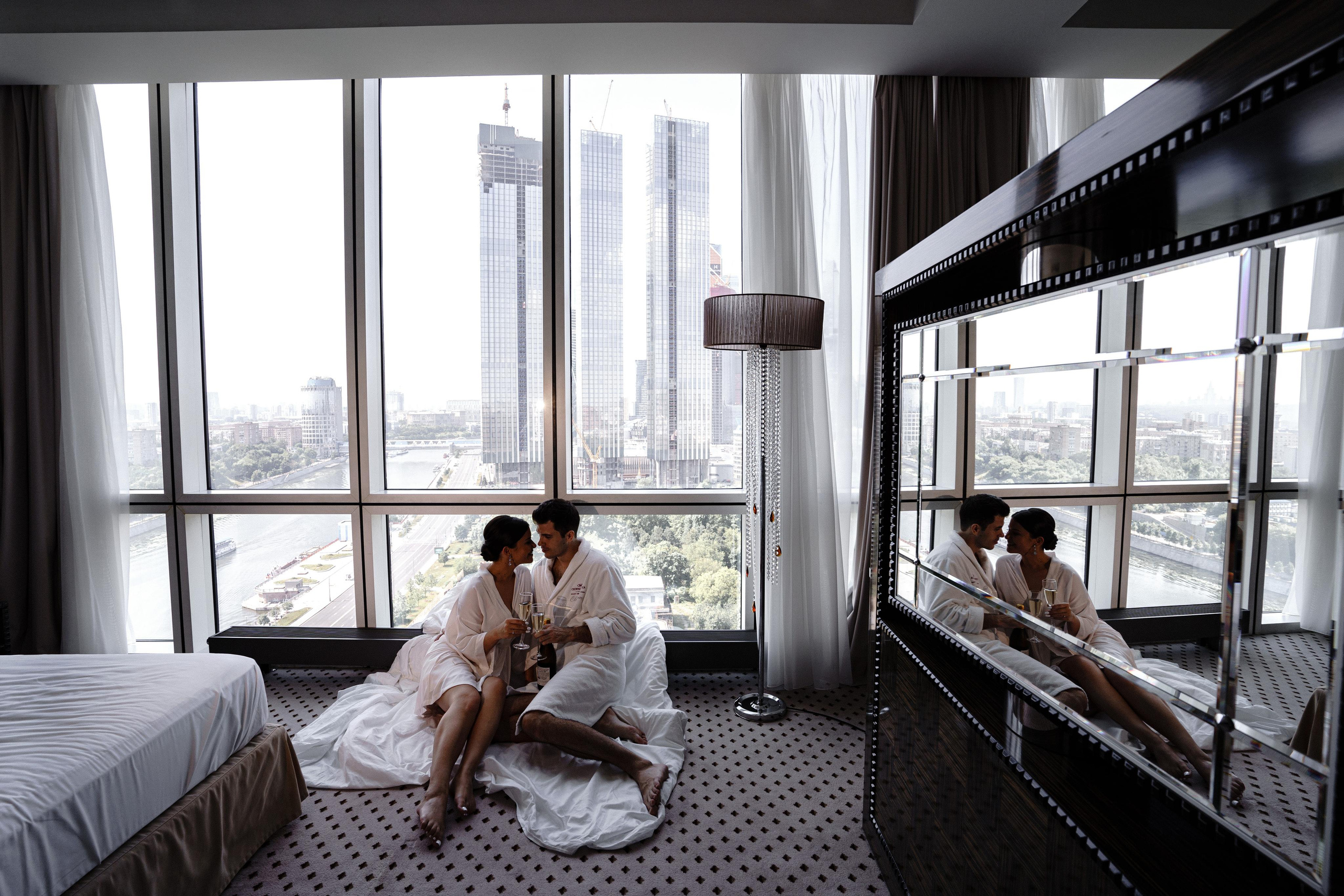 Свадебная фотосессия в отеле Crowne Plaza Moscow — World Trade Centre