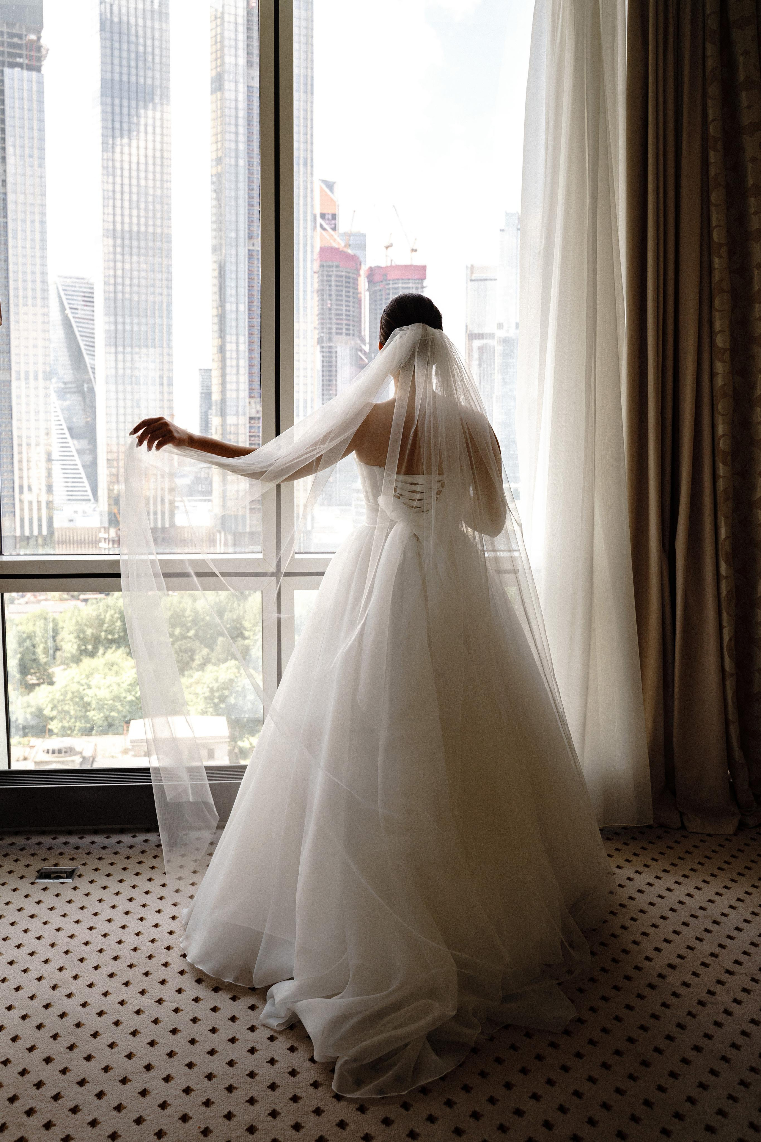 Свадебная фотосессия в отеле Crowne Plaza Moscow — World Trade Centre