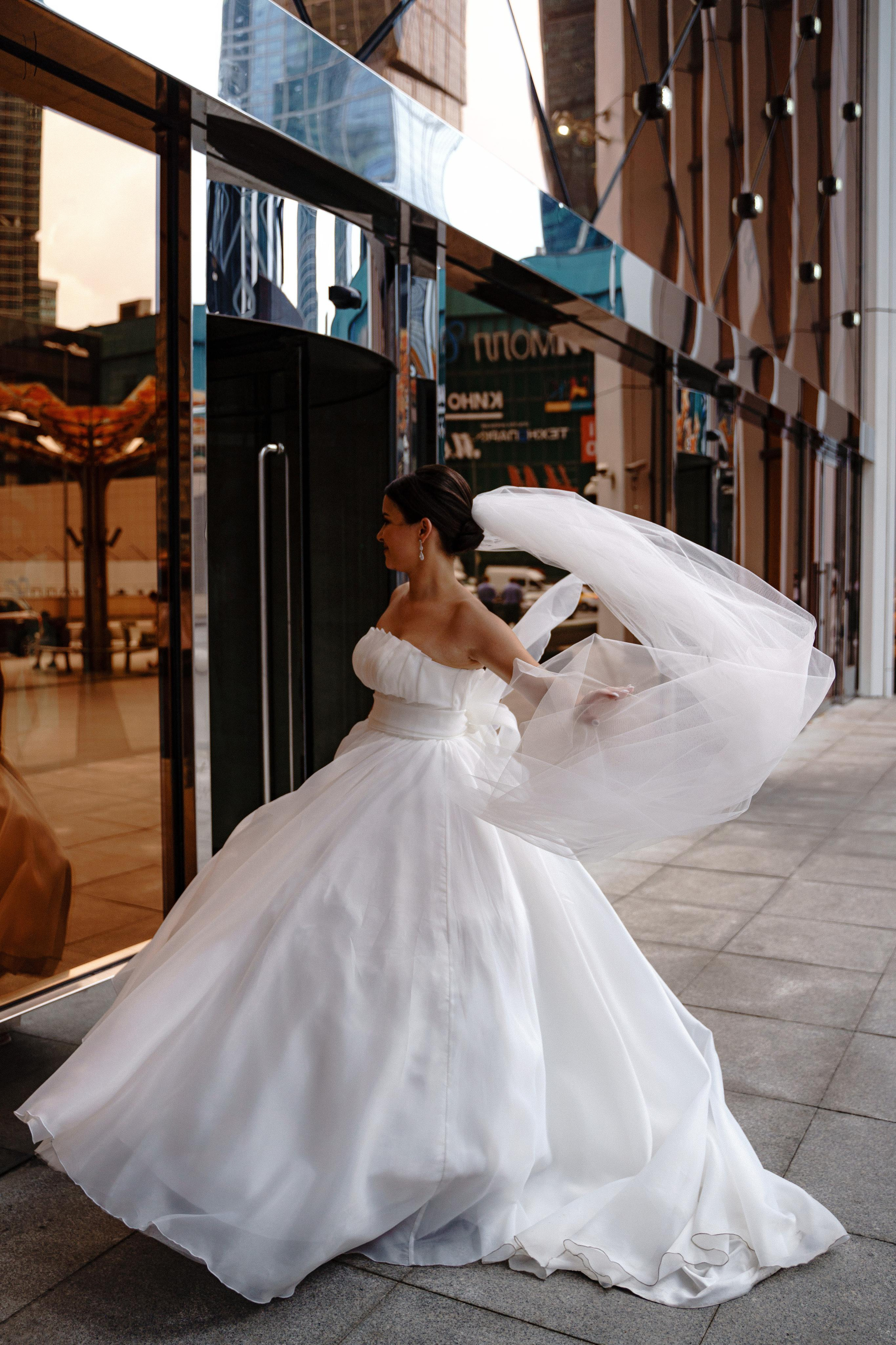 Свадебная фотосессия в отеле Crowne Plaza Moscow — World Trade Centre