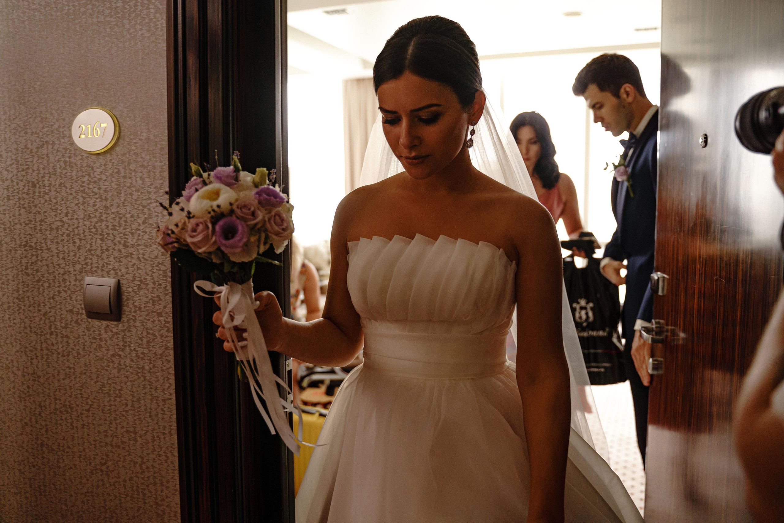 Свадебная фотосессия в отеле Crowne Plaza Moscow — World Trade Centre