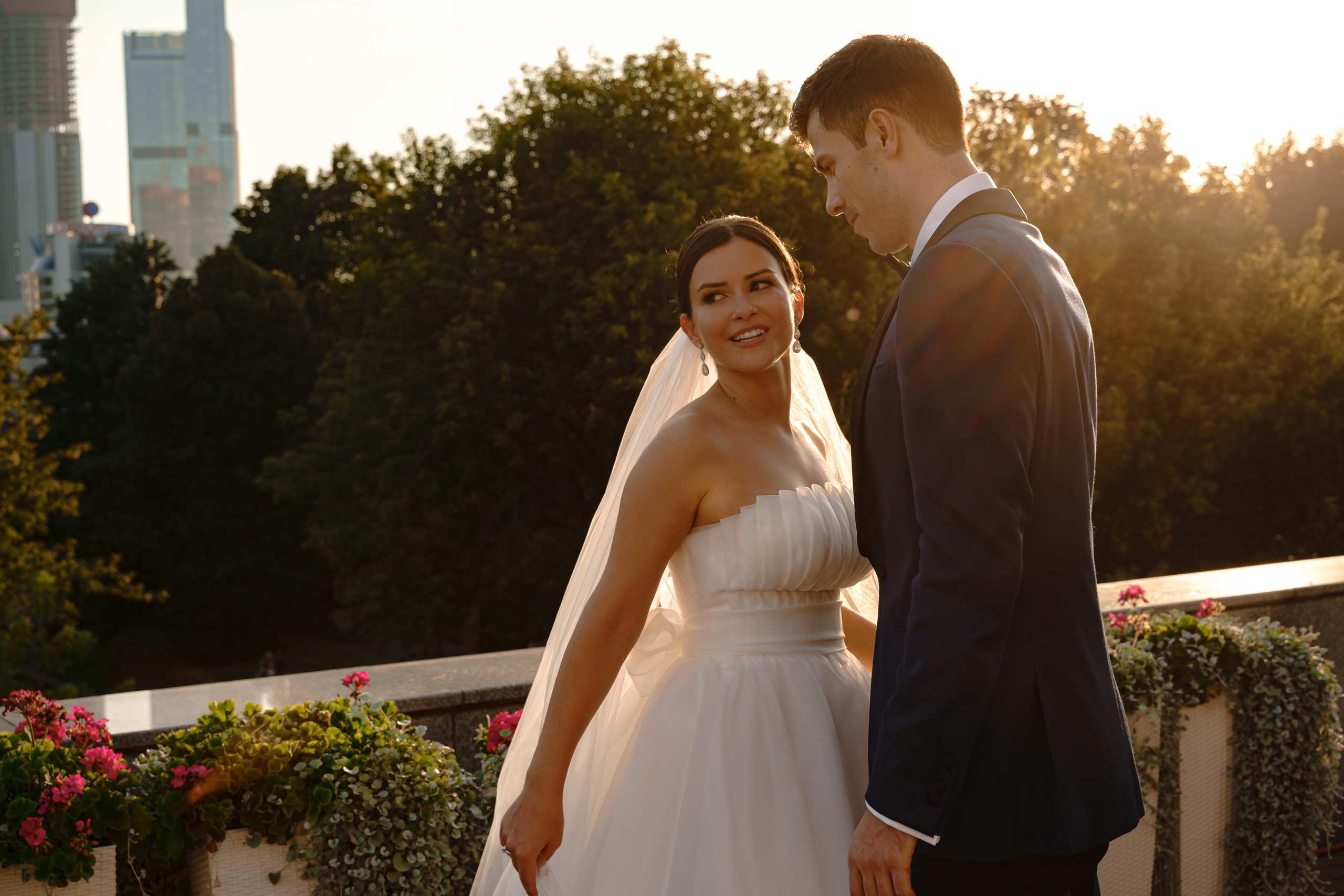 Свадебная фотосессия в отеле Crowne Plaza Moscow — World Trade Centre