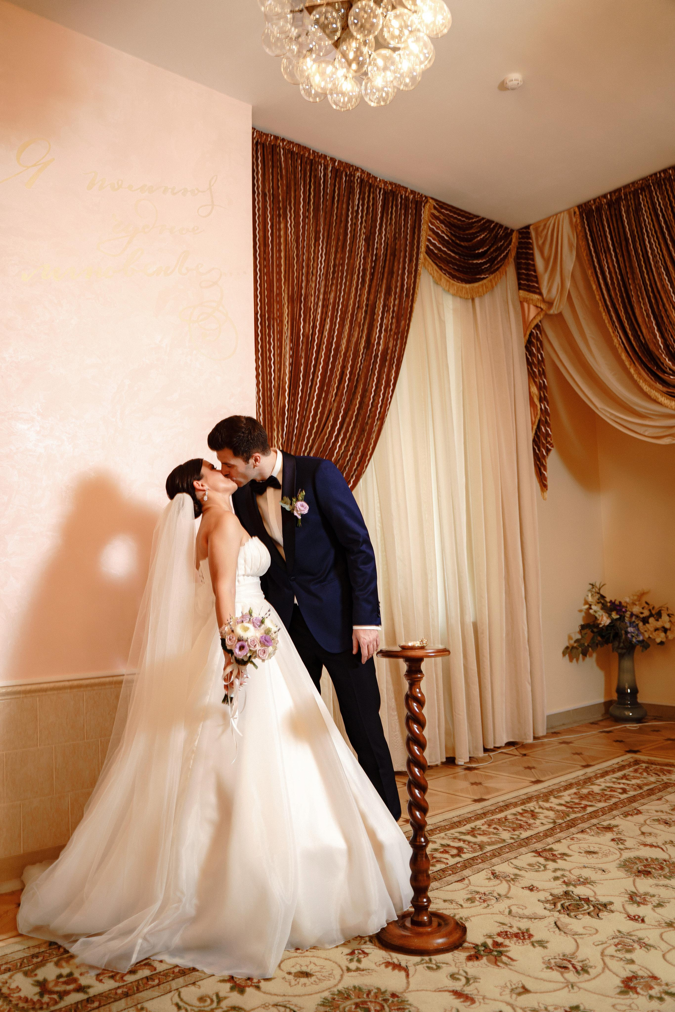 Свадебная фотосессия в отеле Crowne Plaza Moscow — World Trade Centre