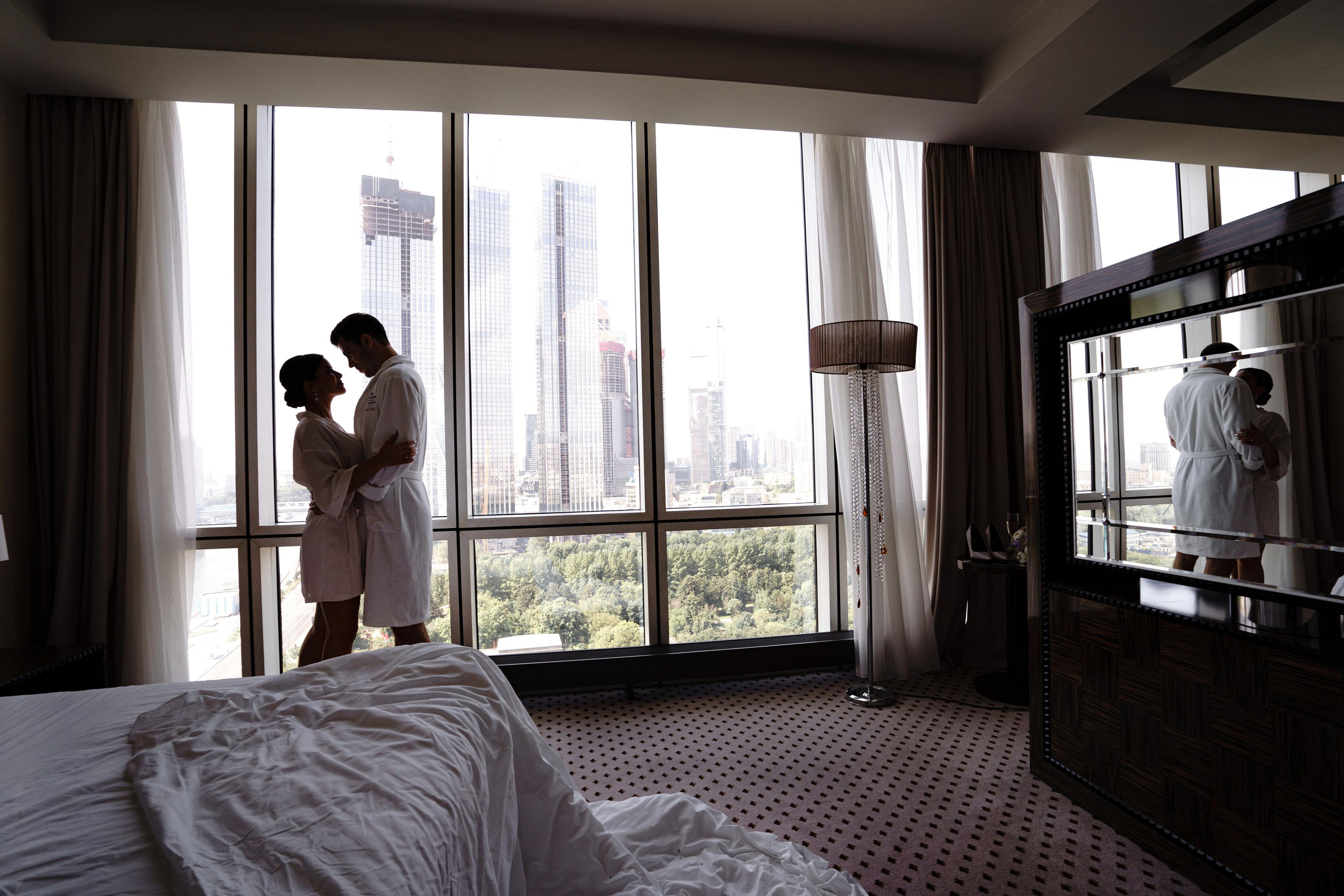 Свадебная фотосессия в отеле Crowne Plaza Moscow — World Trade Centre