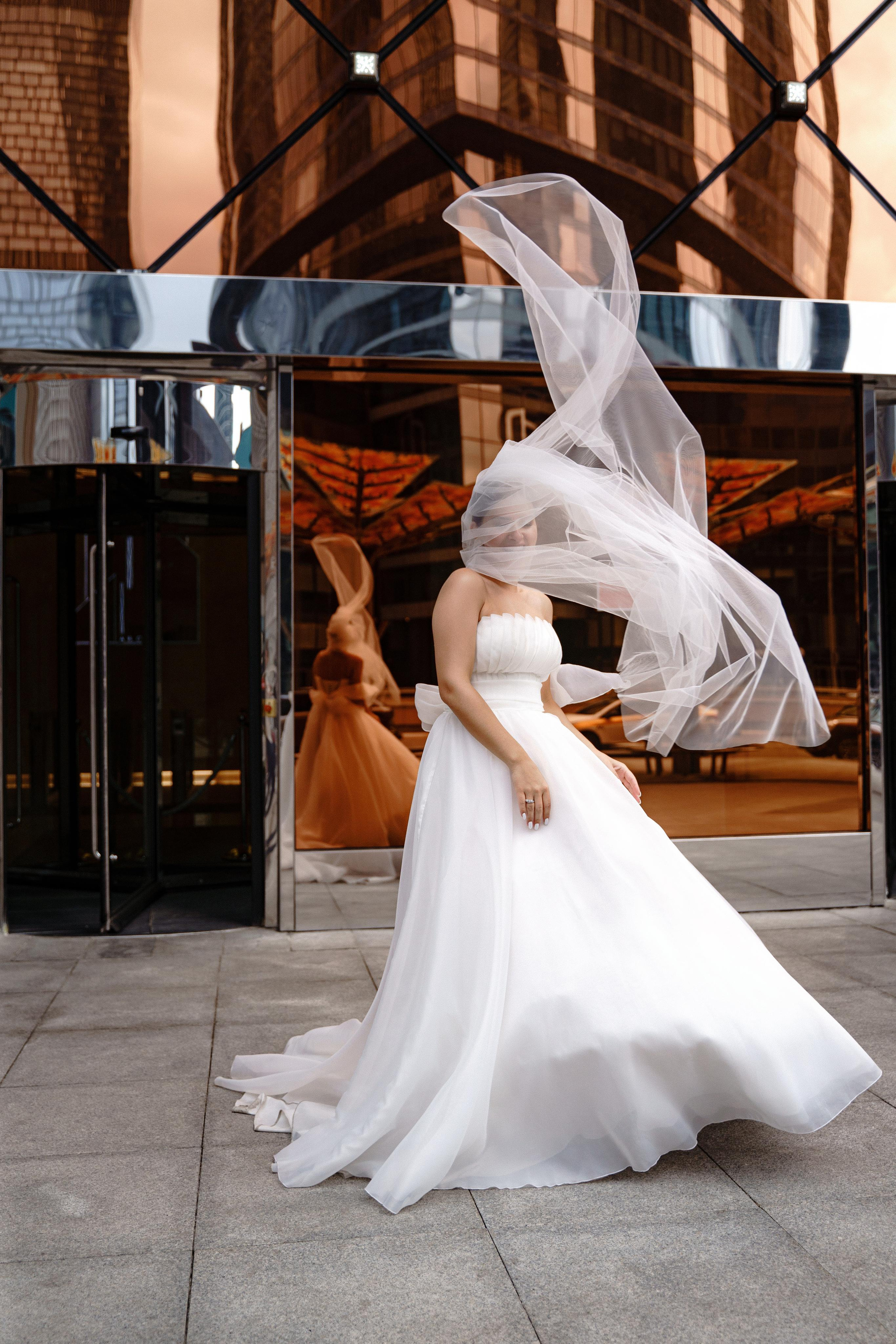 Свадебная фотосессия в отеле Crowne Plaza Moscow — World Trade Centre