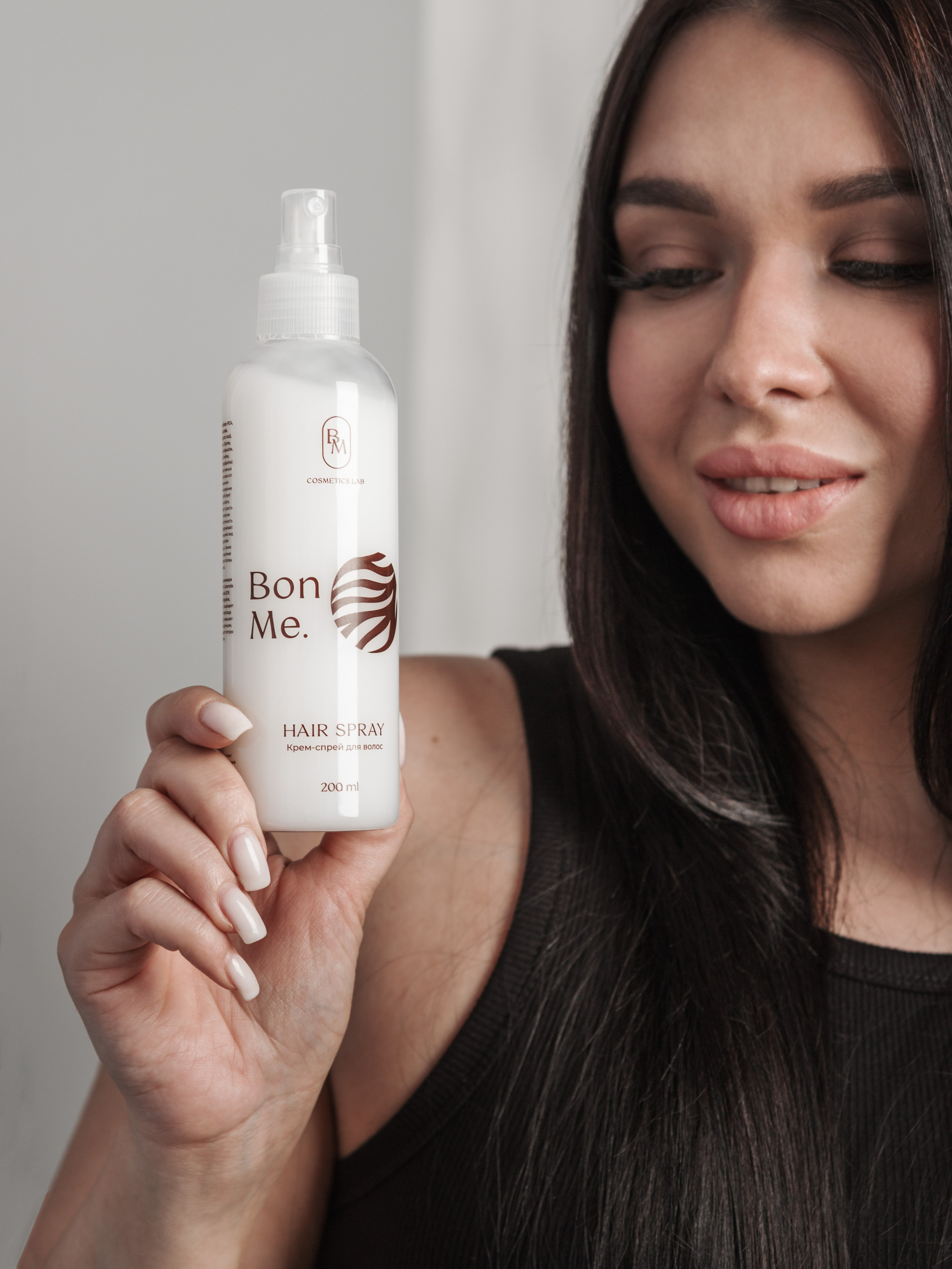 Съемка спрея для волос с моделями для WB