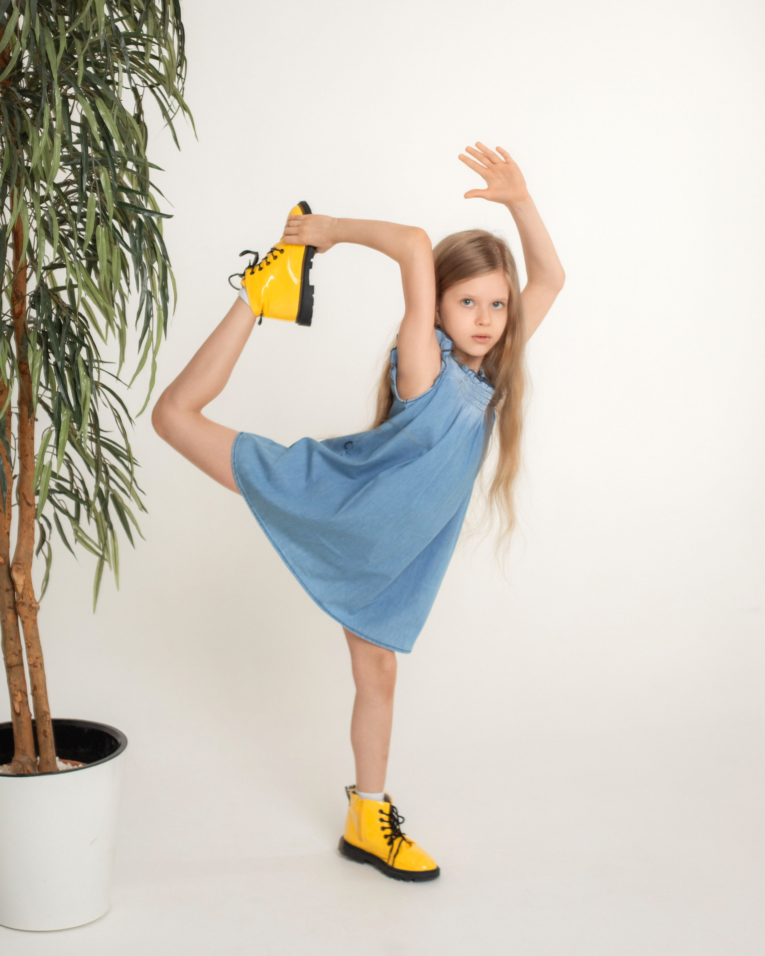 Лиза — детская fashion story в светлой студии. Семейный и детский фотограф в Москве Юлия