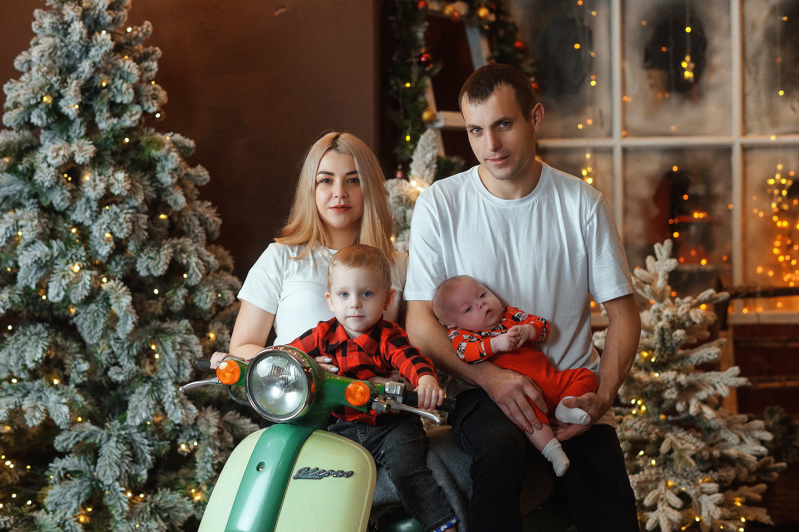 Семейная съёмка в студии. Семейный фотограф г. Новокузнецк Юлия Машникова