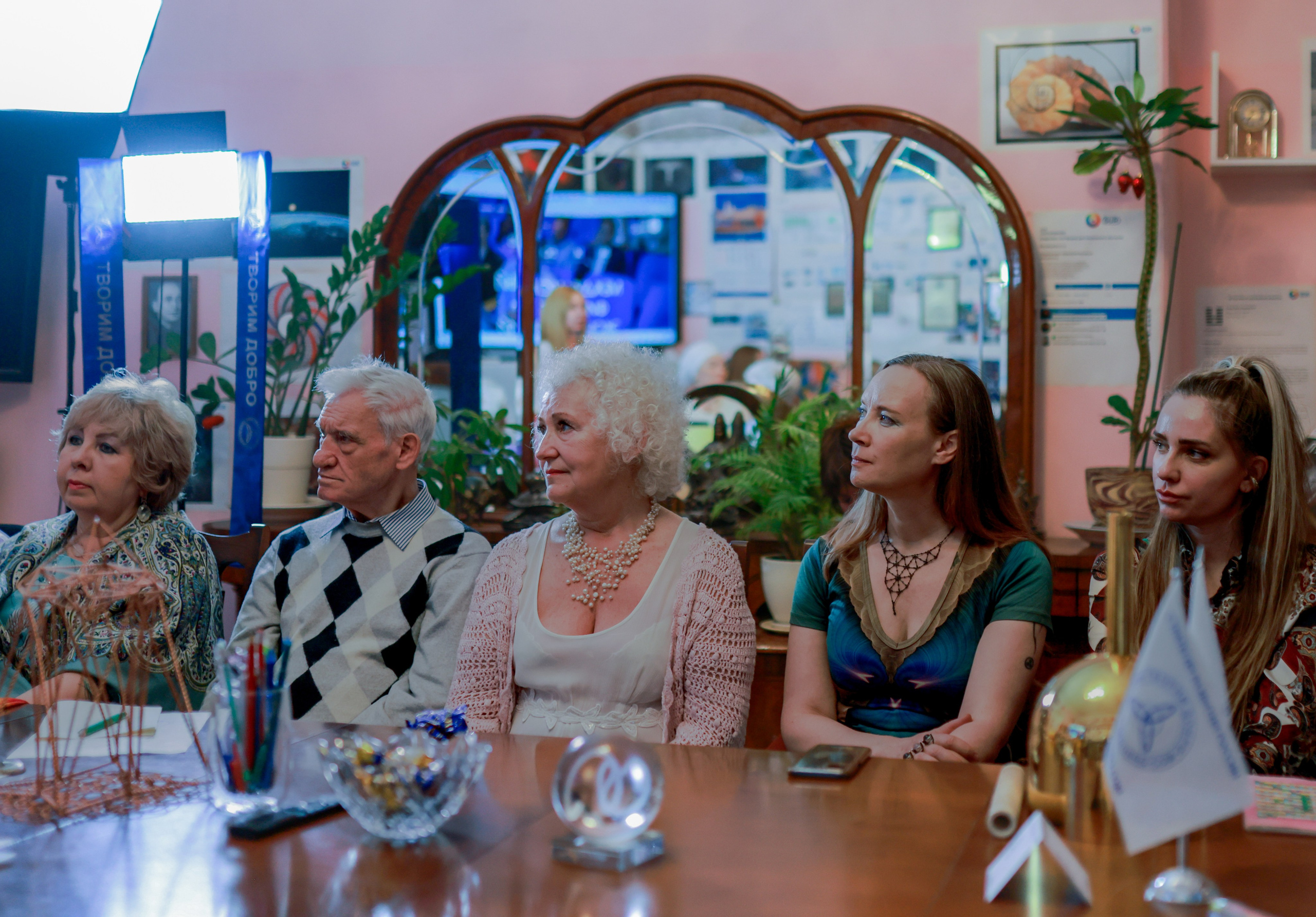 Встреча эзотериков и учёных. Фотограф репортажей и стритфотосессий в Москве Людмила Смирнова