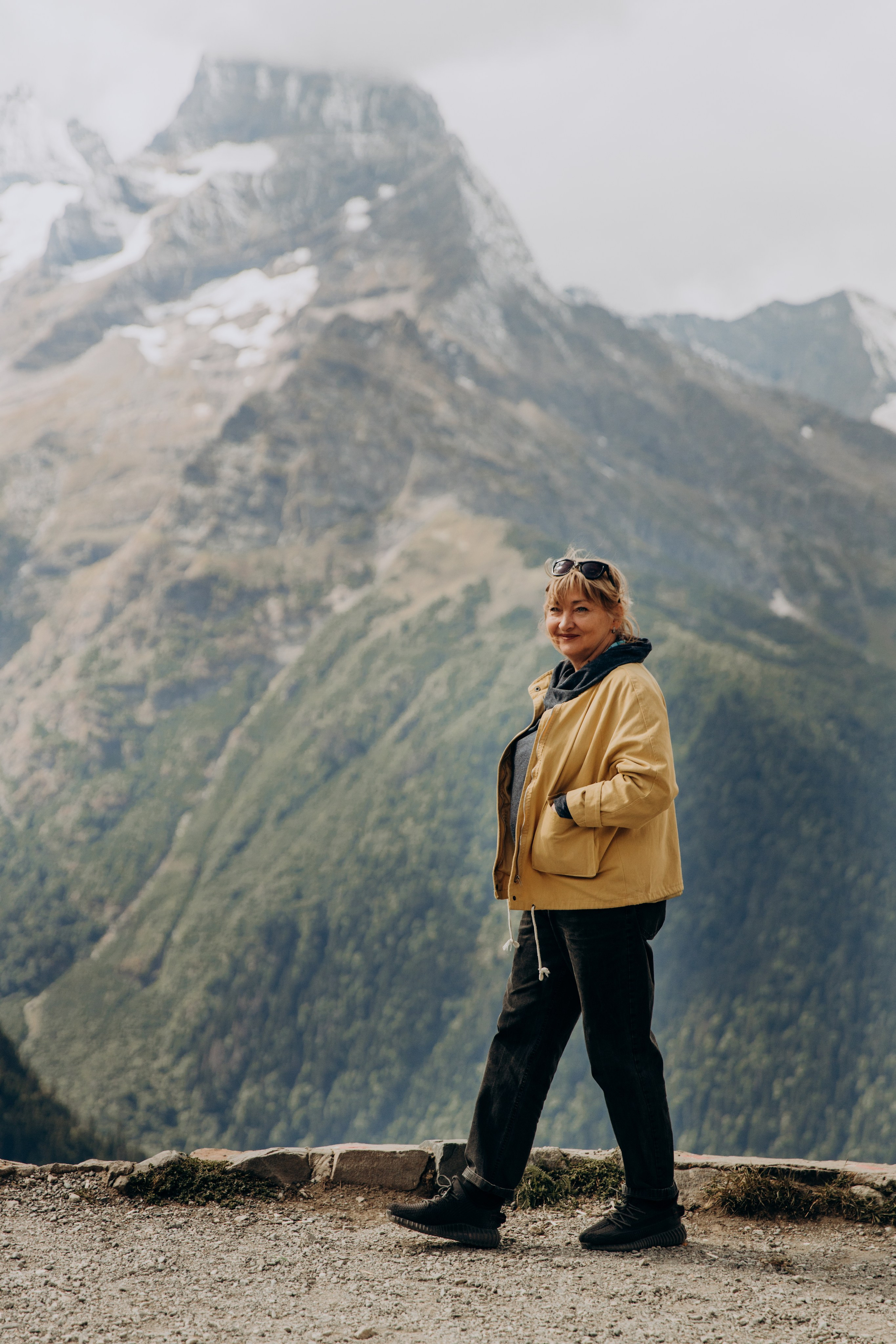 Юля с семьей, Домбай. Портфолио