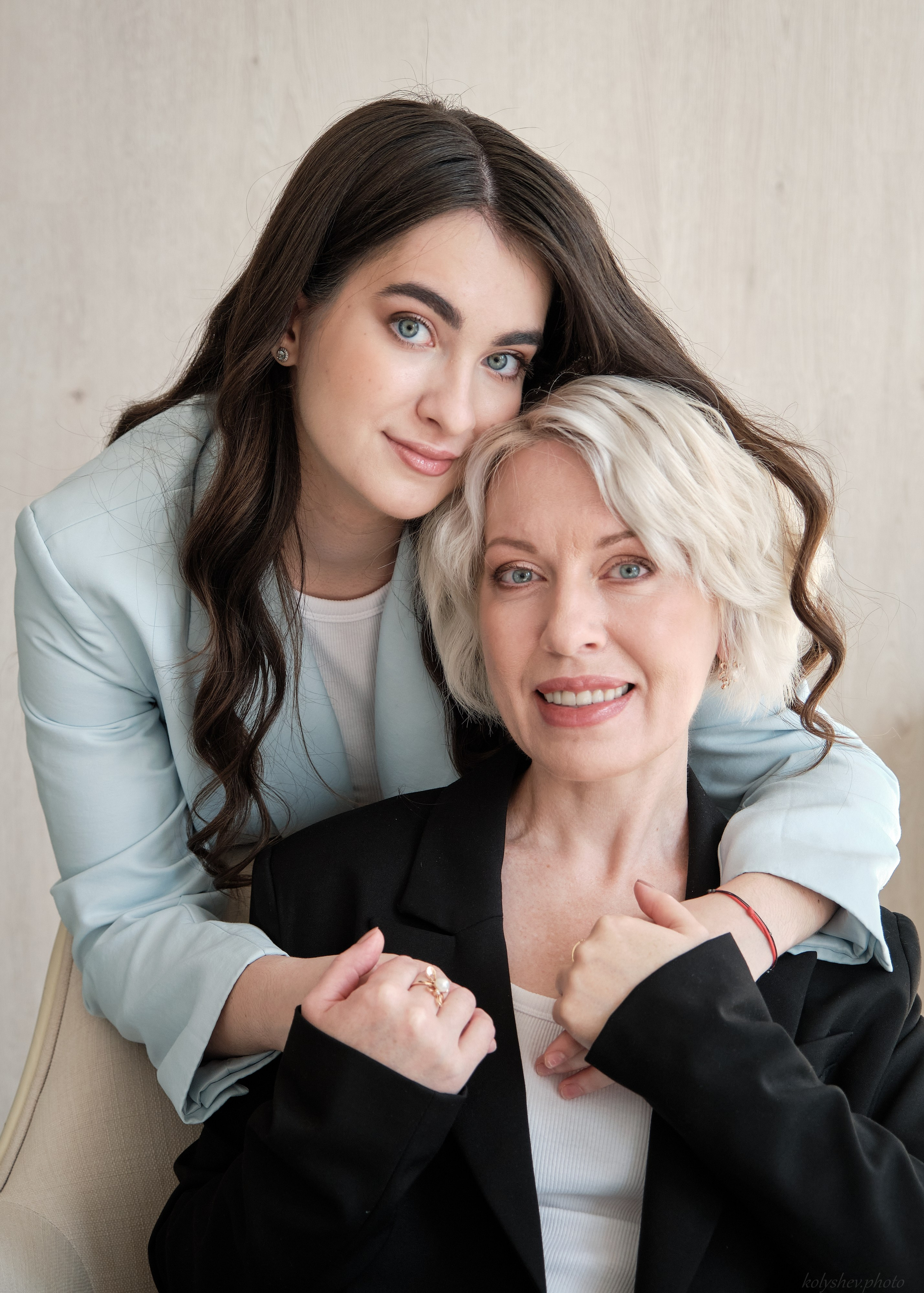 Семейная фотосессия мамы и дочки 3. Портретный фотограф на новый год в Москве Виктория Колышева