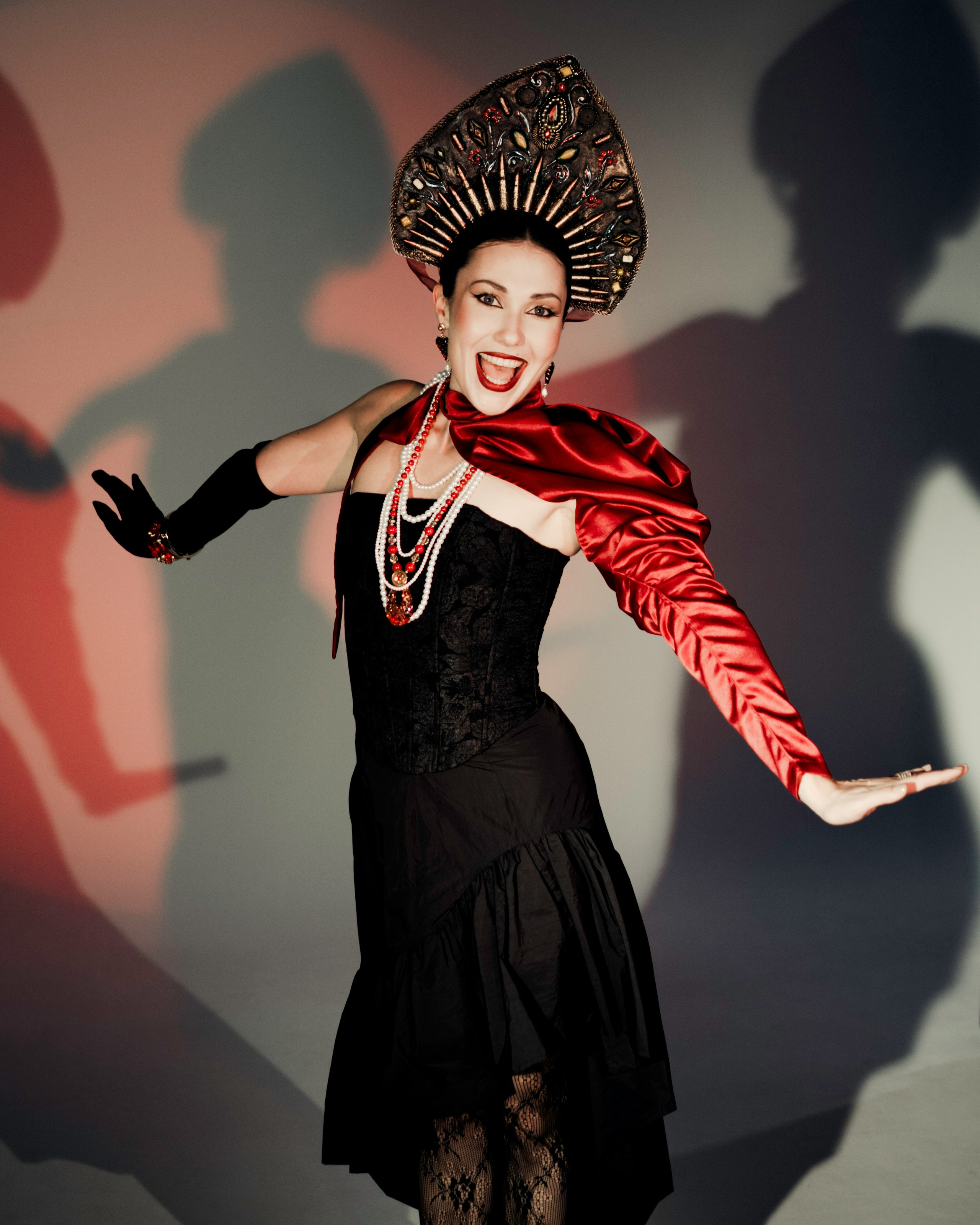 Образ для ведущей мероприятий в стиле «Русский китч». Стилист медийных личностей