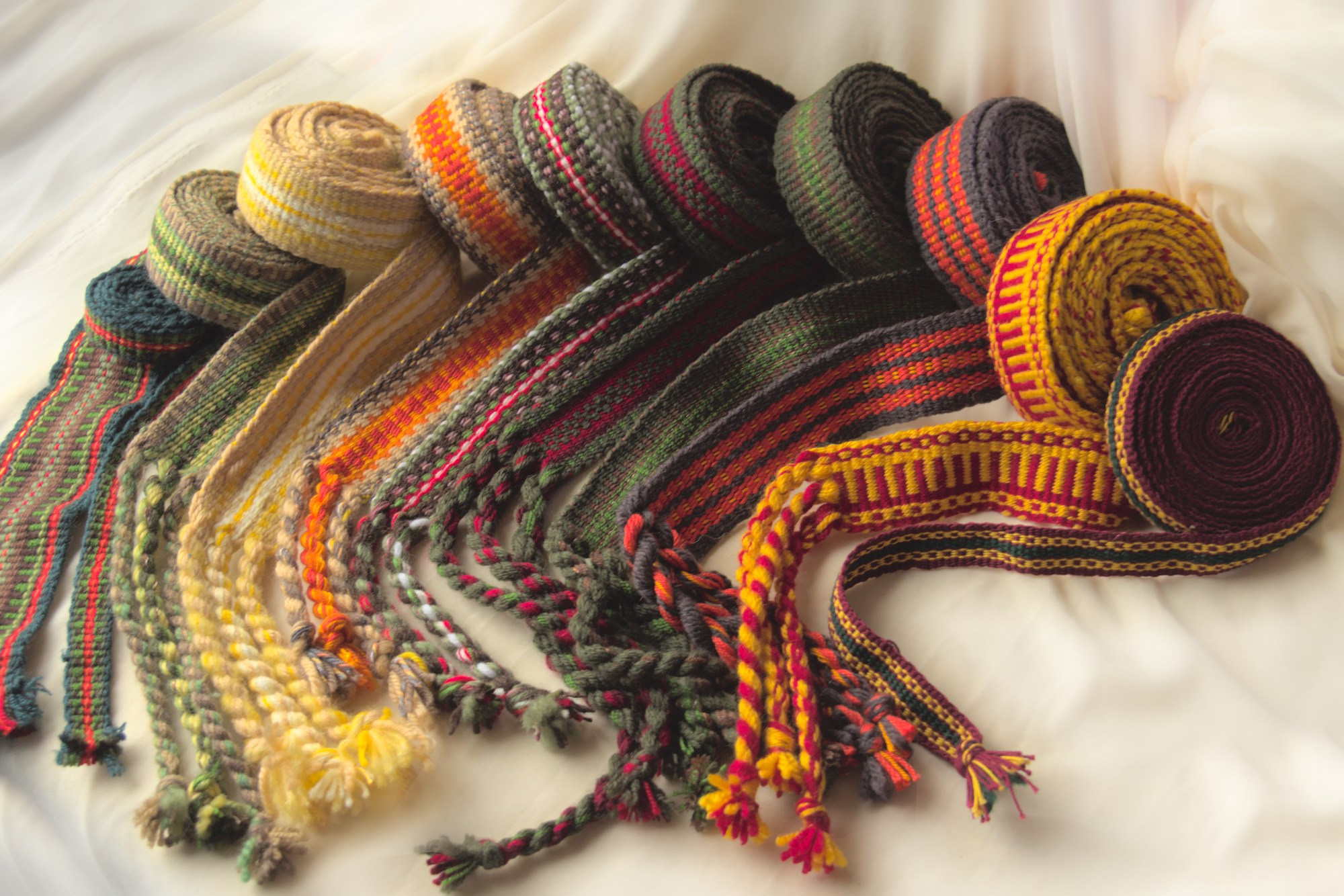 На светлом фоне. Предметный фотограф Мария Белка