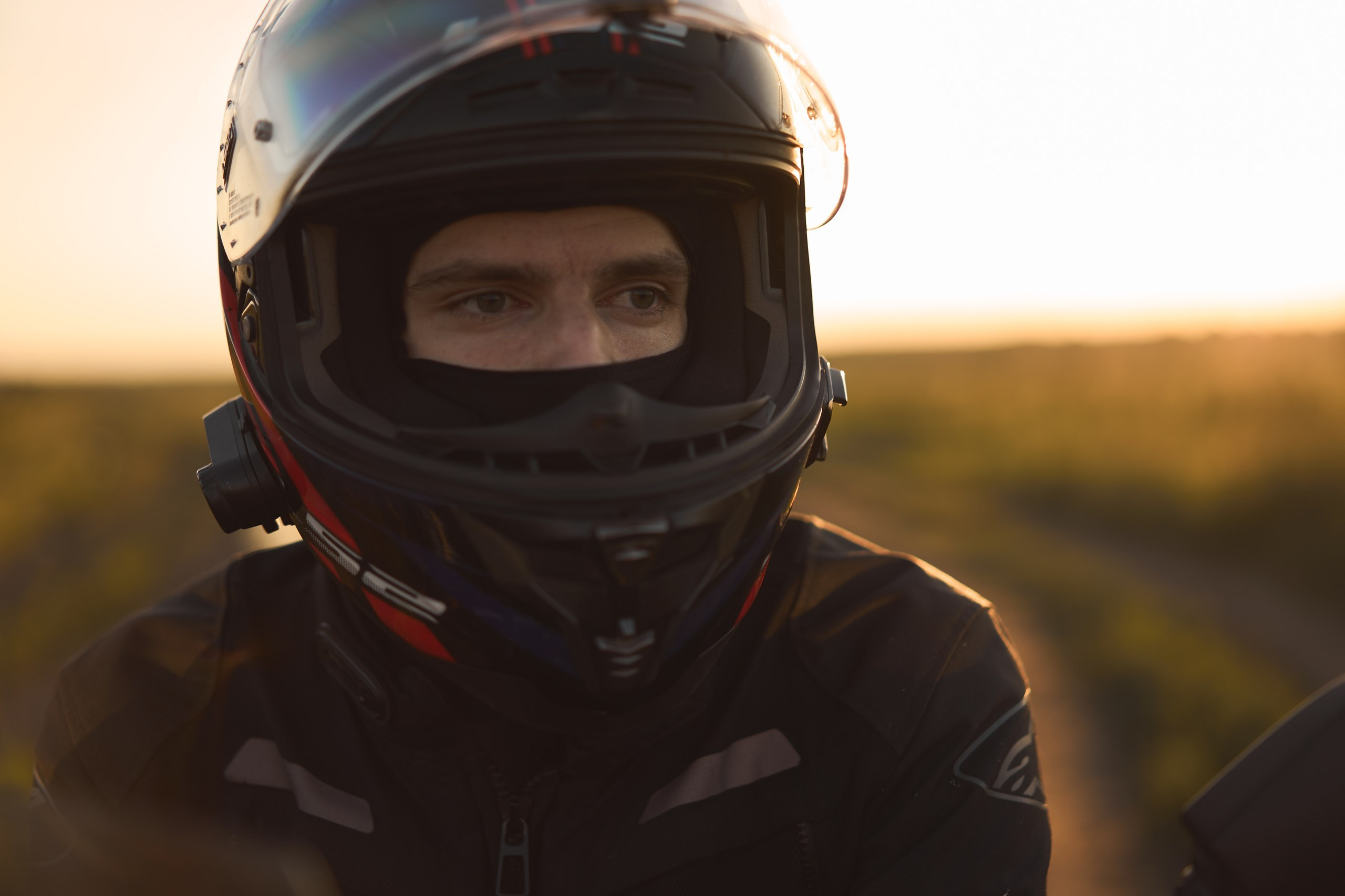 Фотосессия с мотоциклом на закате в поле. Фотограф Екатеринбург Кокшарова Александра