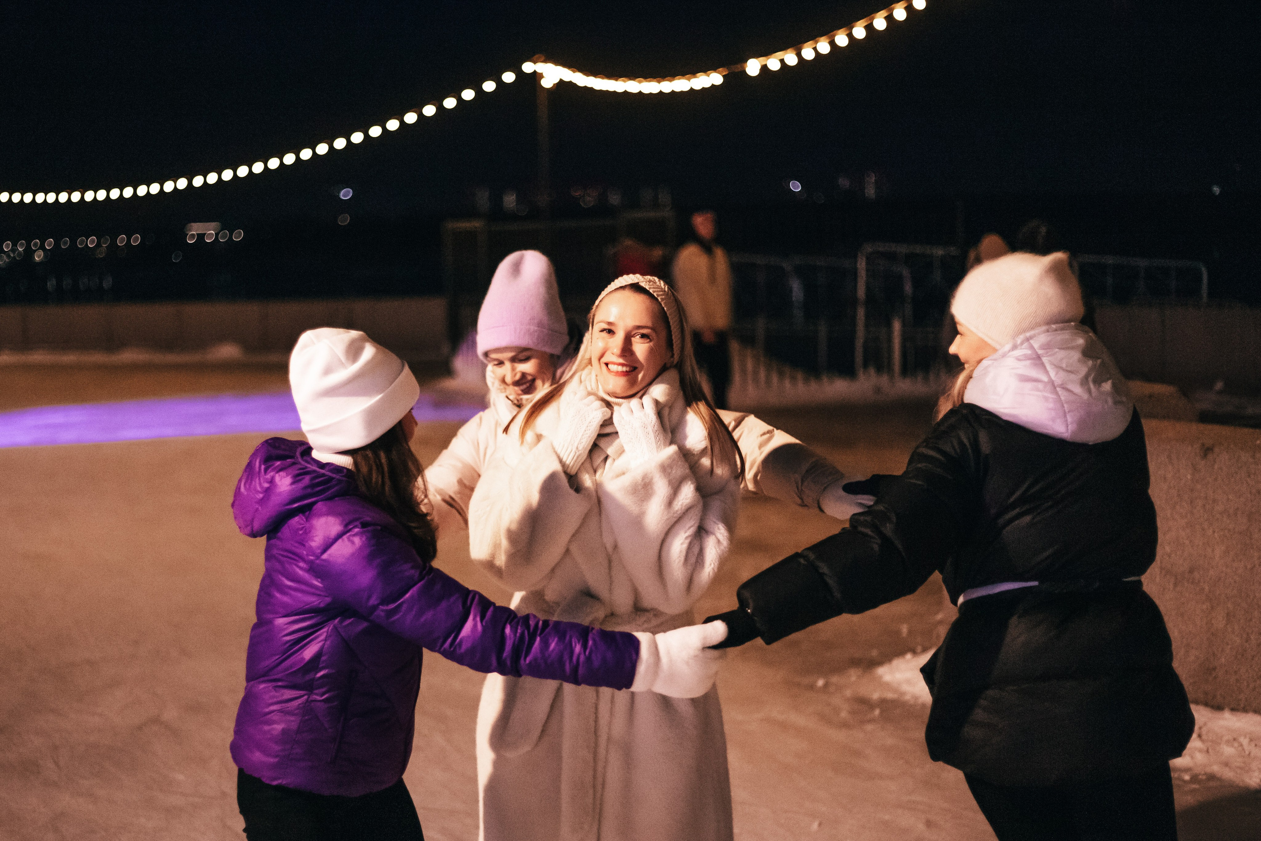 Девичник на катке. Семейный и детский фотограф в г. Новосибирске Макеева Анастасия