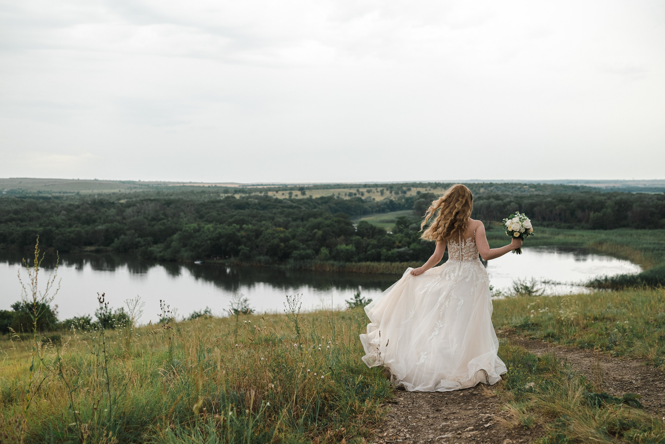 Свадебная фотосессия на природе, в парке Лога, Каменск-Шахтинский. Фотограф в Каменске-Шахтинском Ольга Сагал