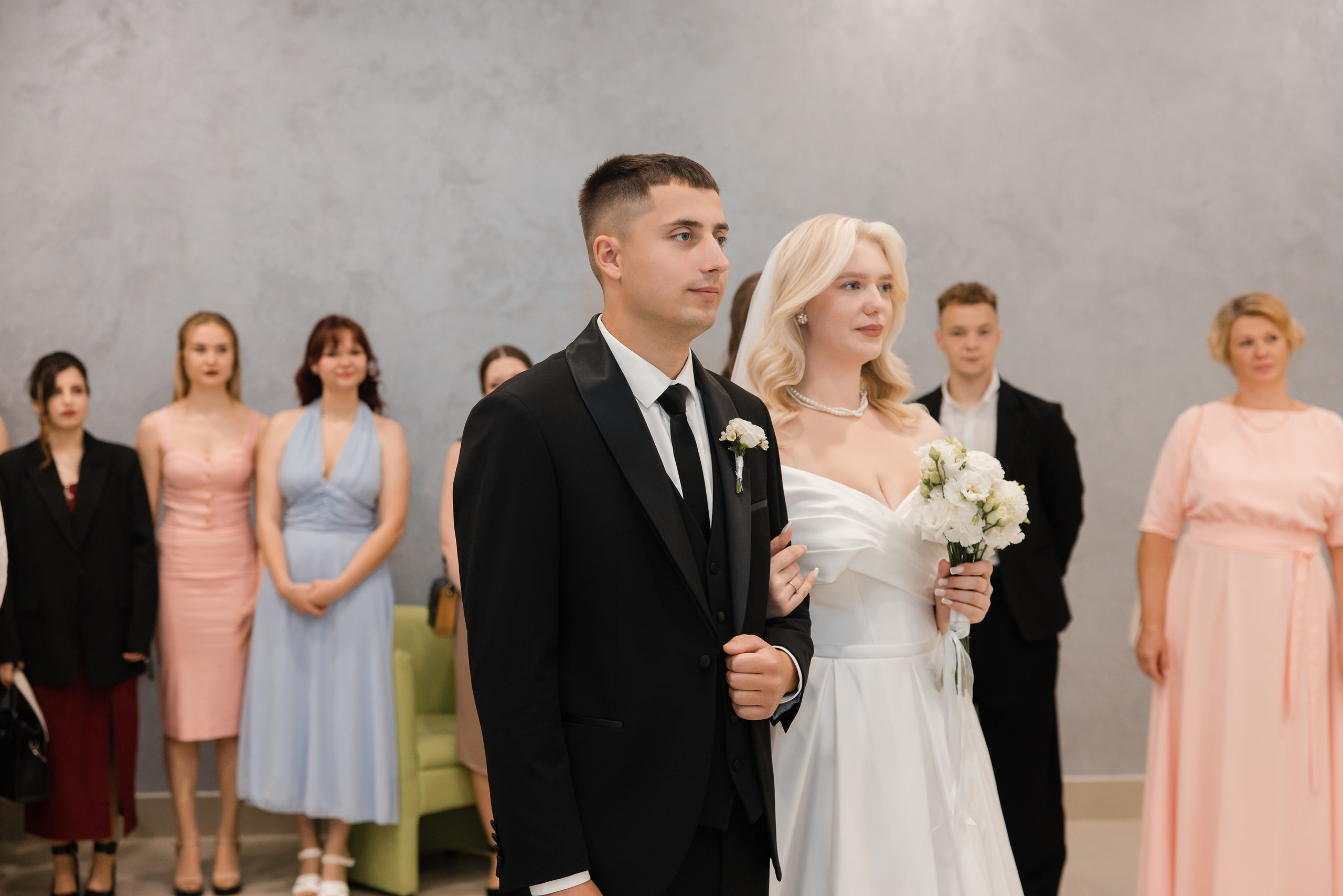 Отдел ЗАГС Администрации Первомайского района. Видеосъемка и фотосъемка свадеб. Фотограф и оператор на свадьбу. Видеосъемка подкастов, собственная видео-фотостудии. Предметная фотосъемка