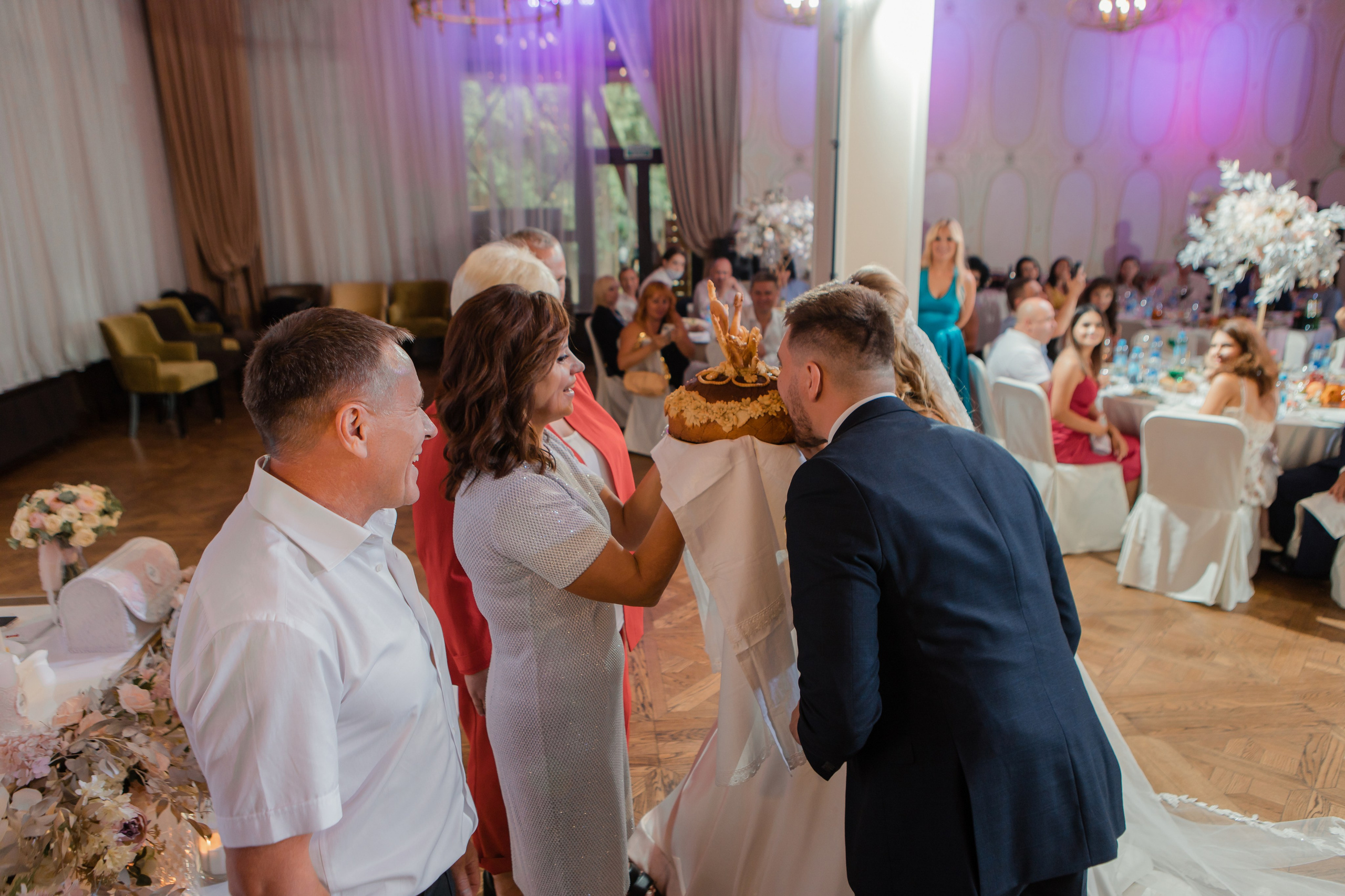 Юрий и Кристина. Видеосъемка и фотосъемка свадеб. Фотограф и оператор на свадьбу. Видеосъемка подкастов, собственная видео-фотостудии. Предметная фотосъемка