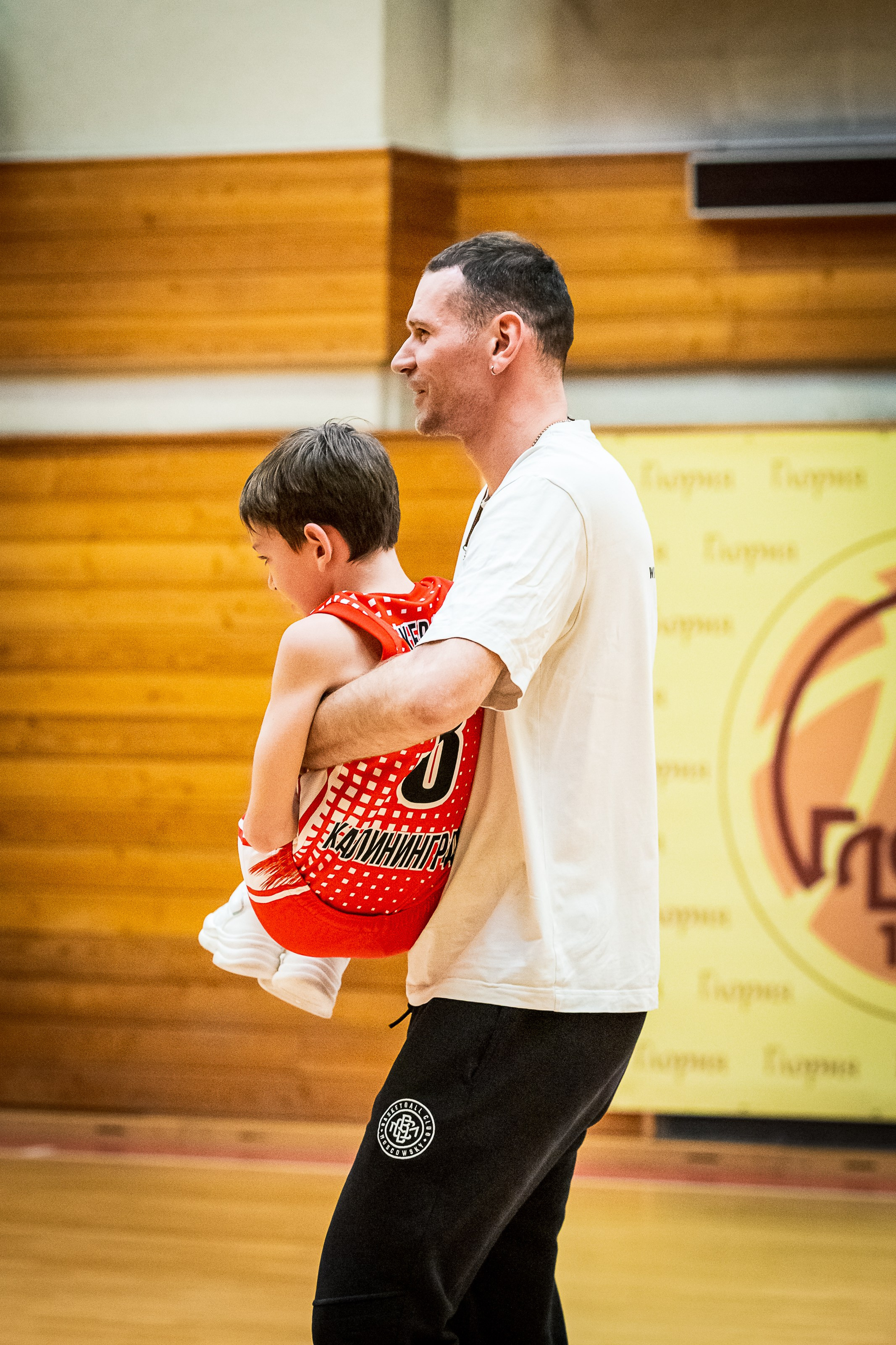 Фотосессия для баскетболистов СШОР Глория. Школьные фотографы «НЕБУРАТИНО»