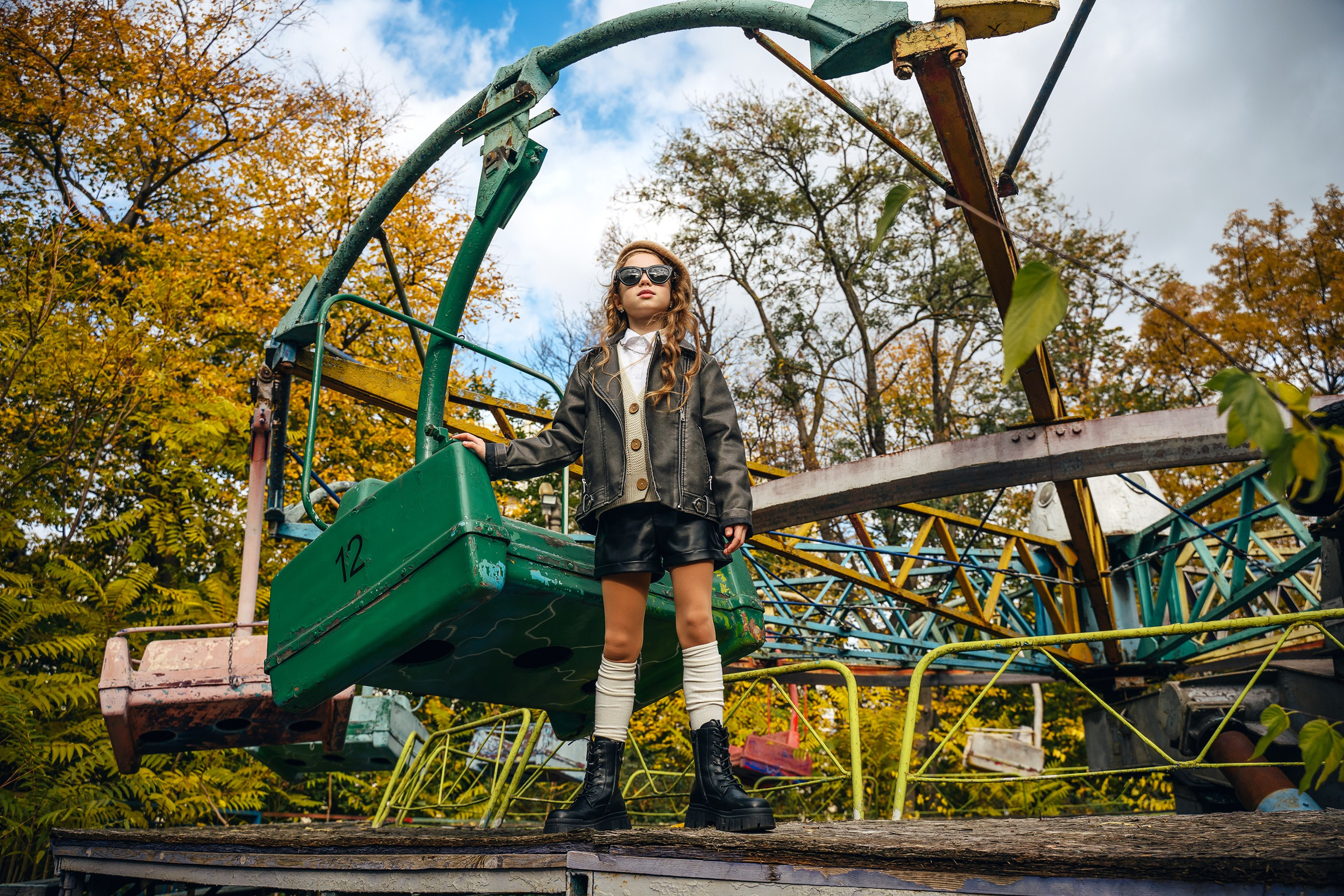 Фотосессия на карусели. Выпускные альбомы, школьные фотосессии в городе Новороссийске