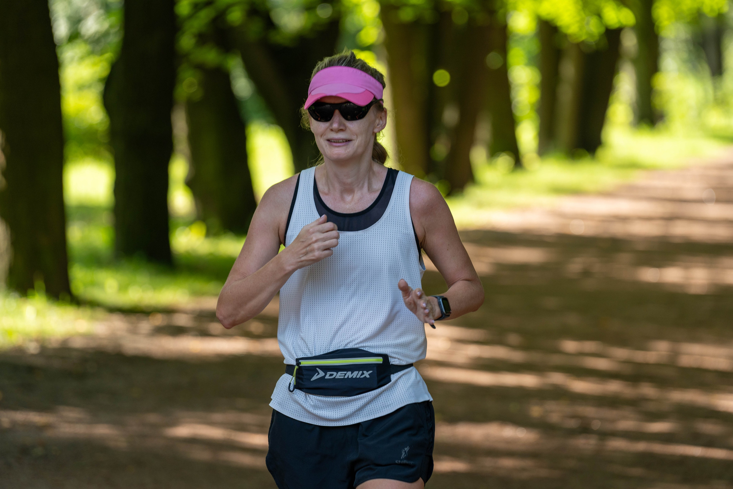 Снимок бегуньи забега «5 вёрст» в парке Победы, спортивный фотограф Санкт-Петербург