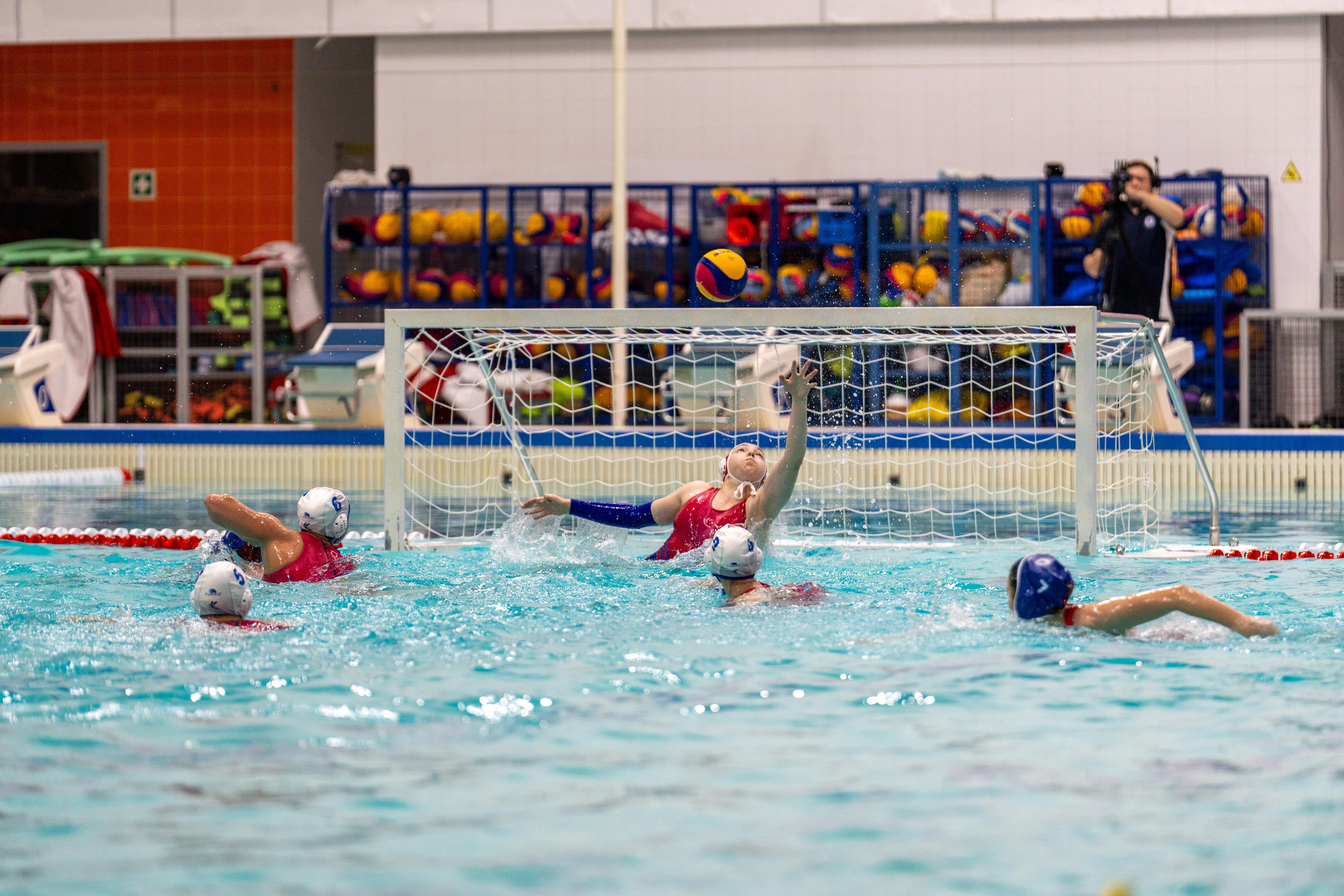 Игровой момент женского ватерпольного матча, спортивный фотограф Санкт-Петербург