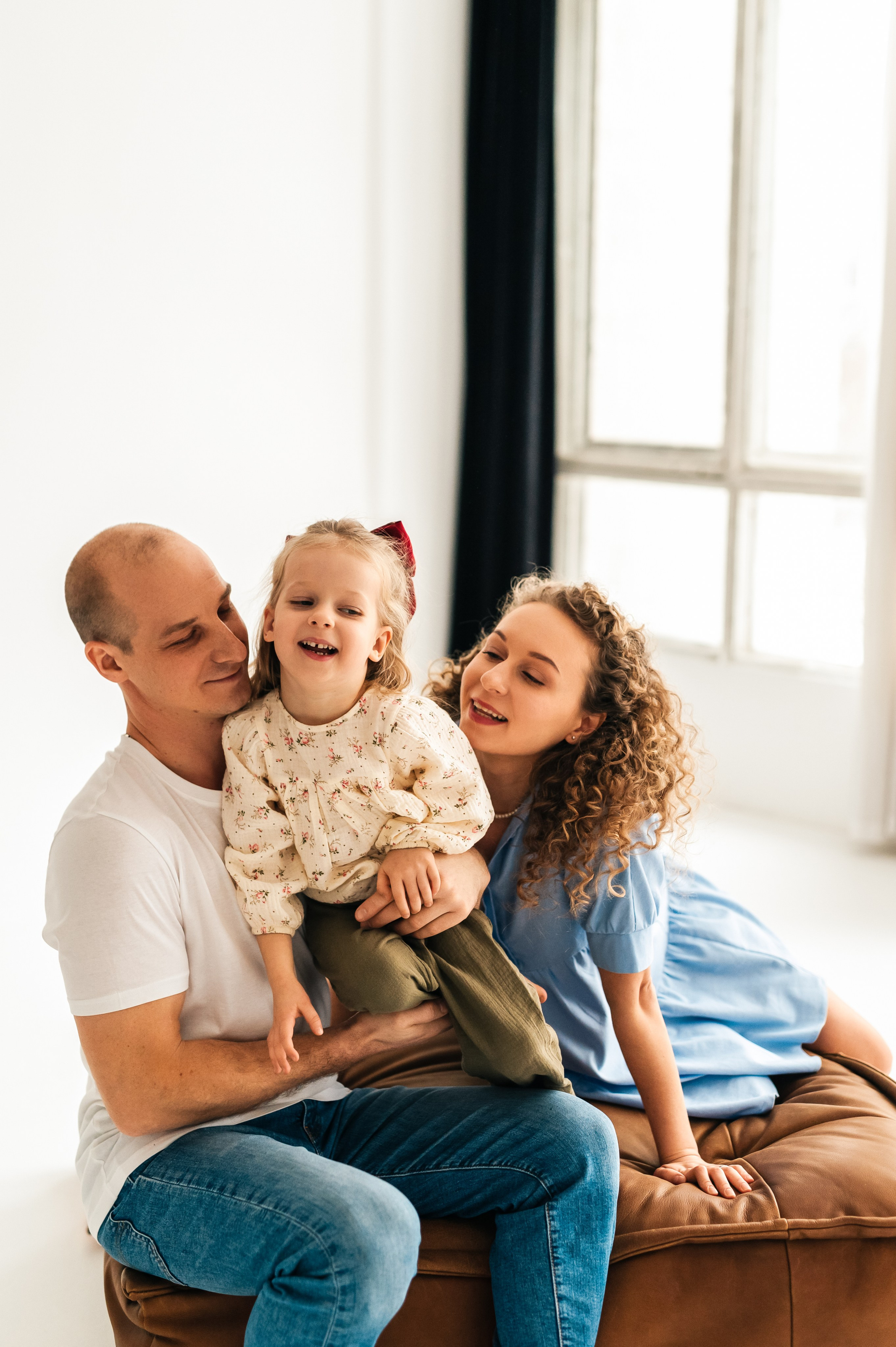 Январская егоза в фотостудии. Семейный фотограф. Lifestyle. Москва. Анастасия Михайлова